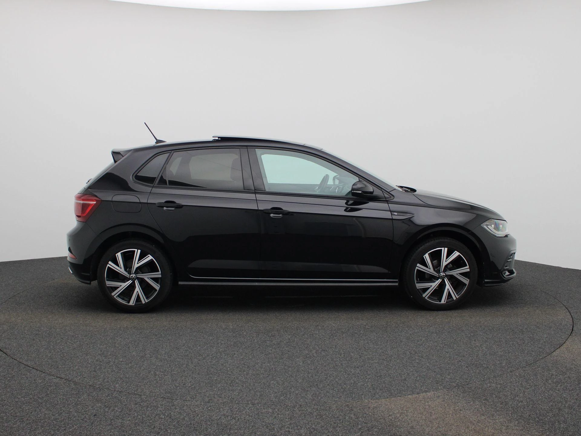 Volkswagen-Polo-image-5