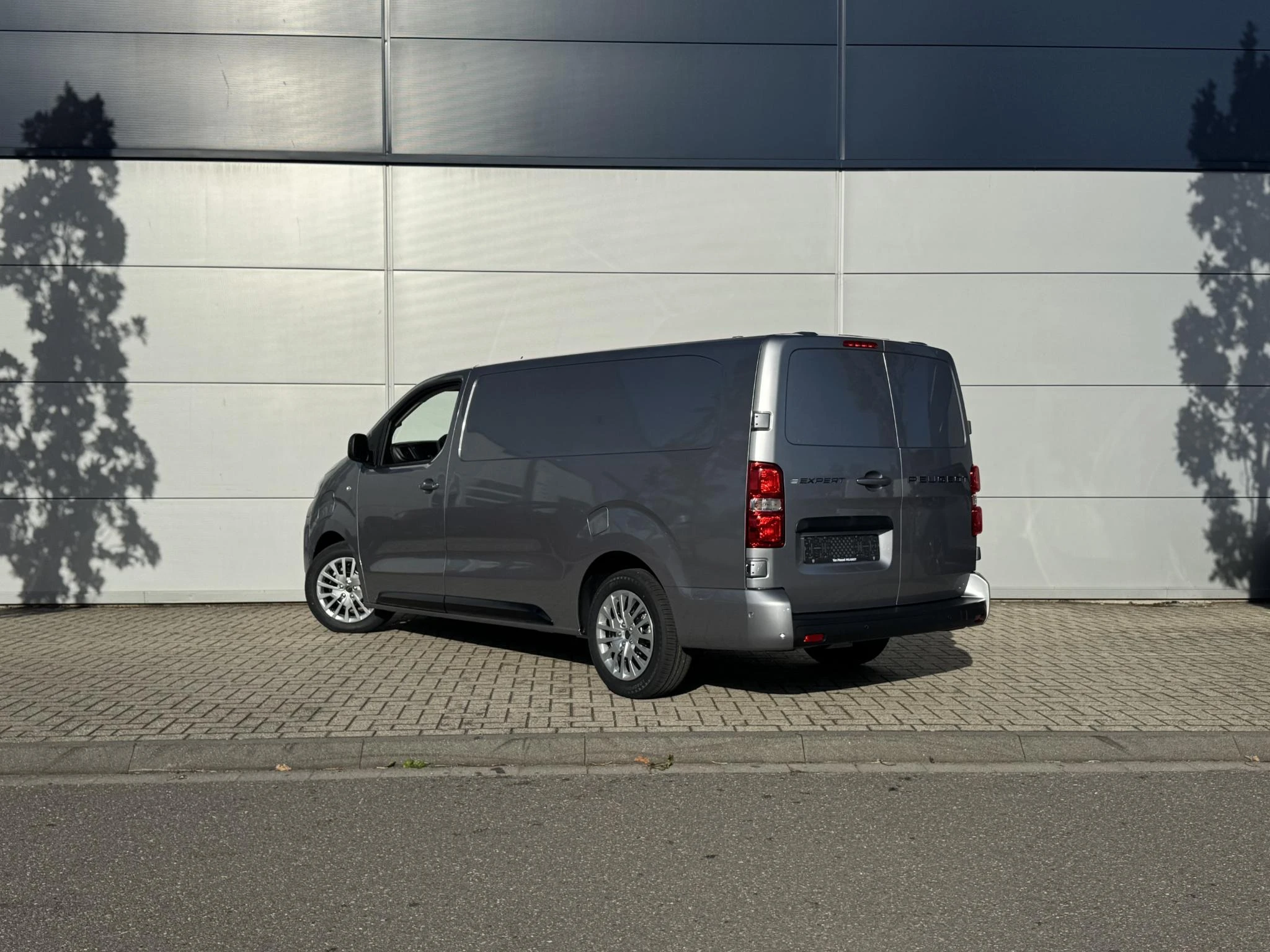 Peugeot-e-Expert-image-3