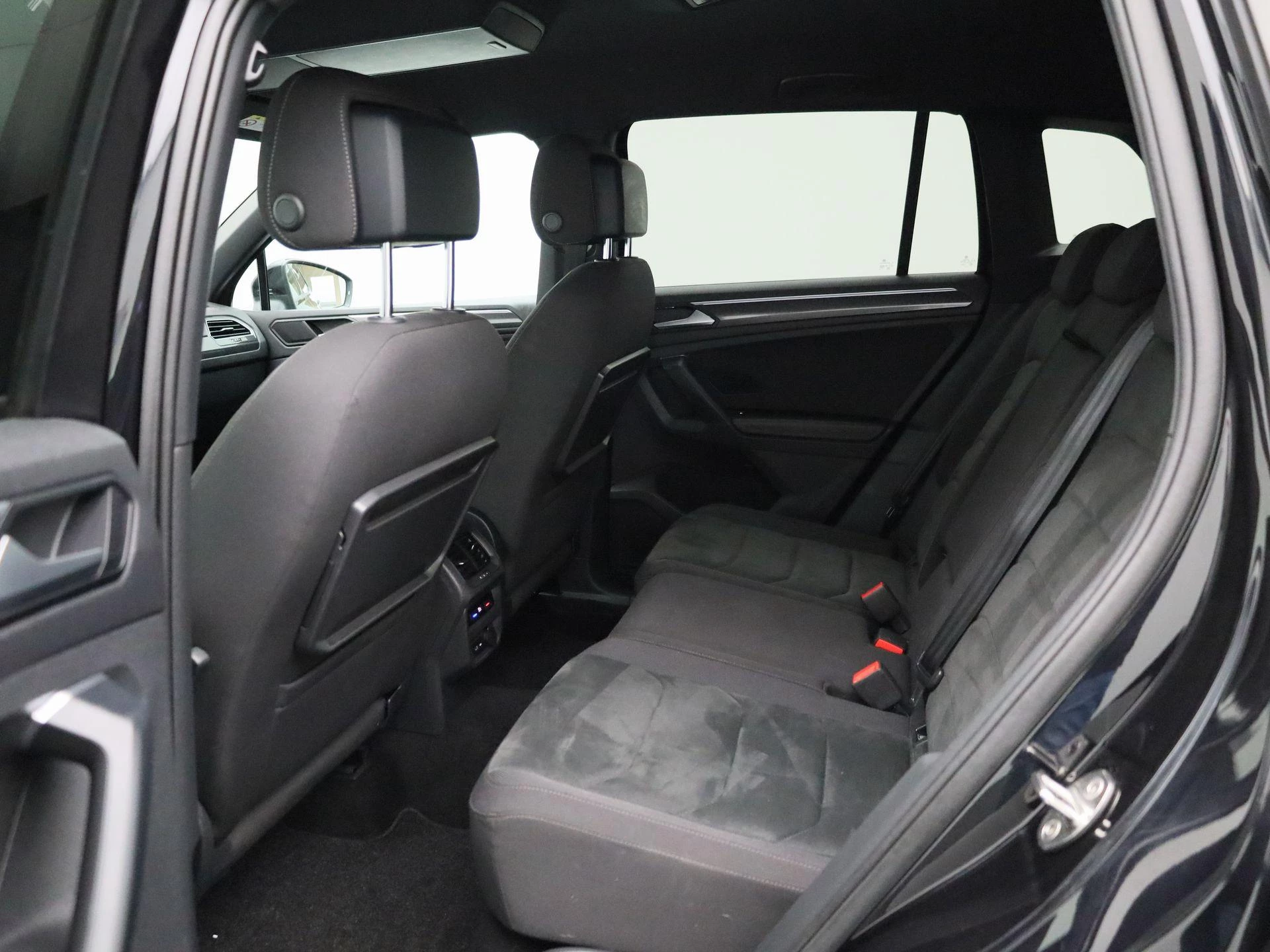 Volkswagen-Tiguan-image-9