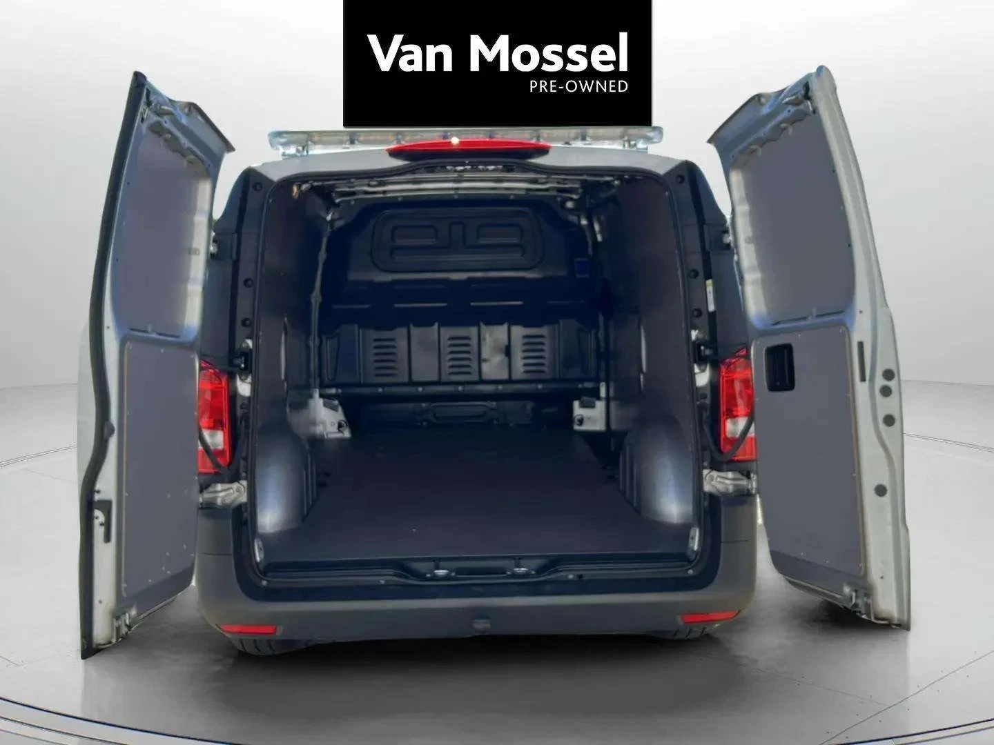 Mercedes-Benz-Vito-image-4