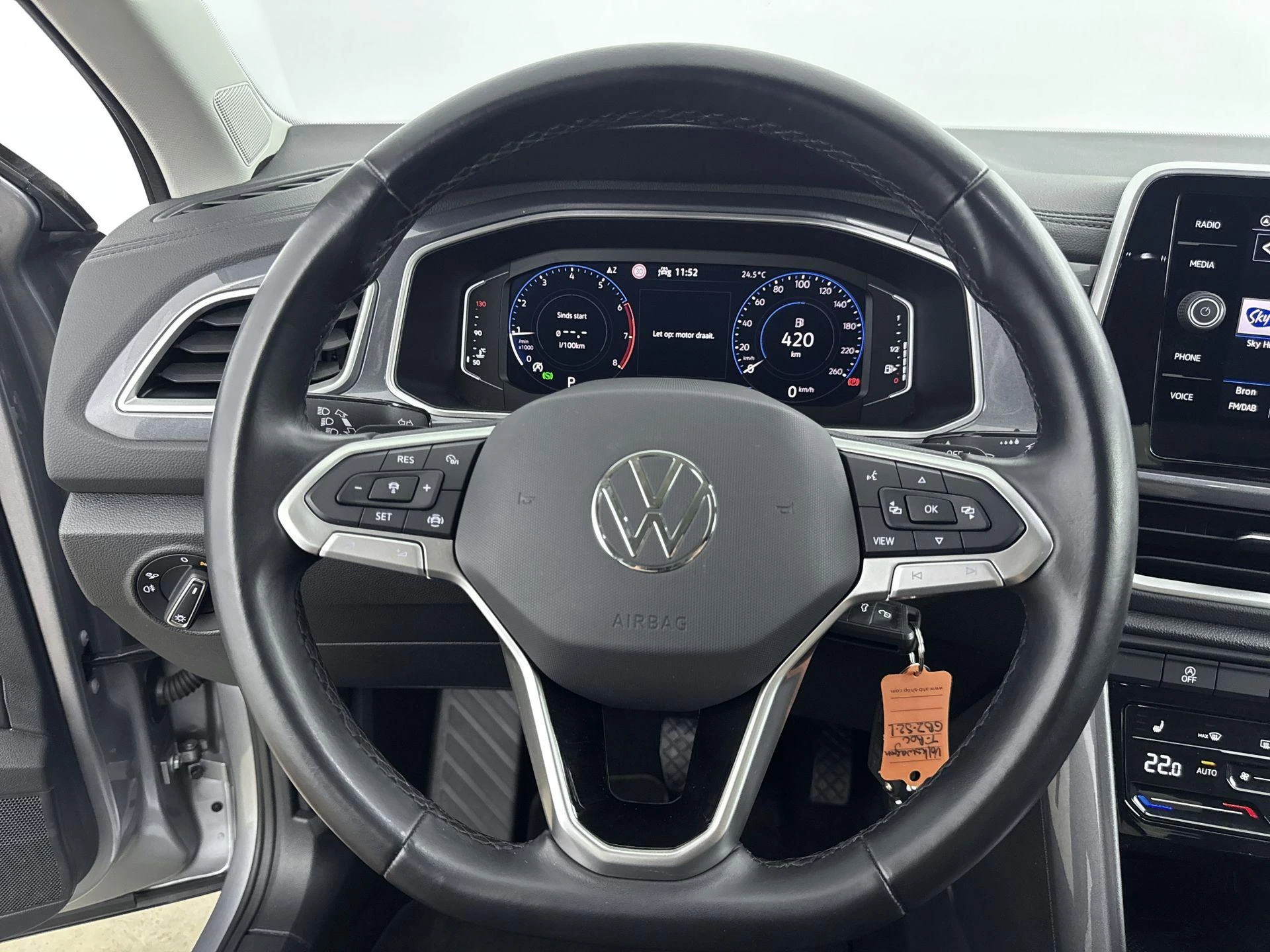 Volkswagen-T-Roc-image-10