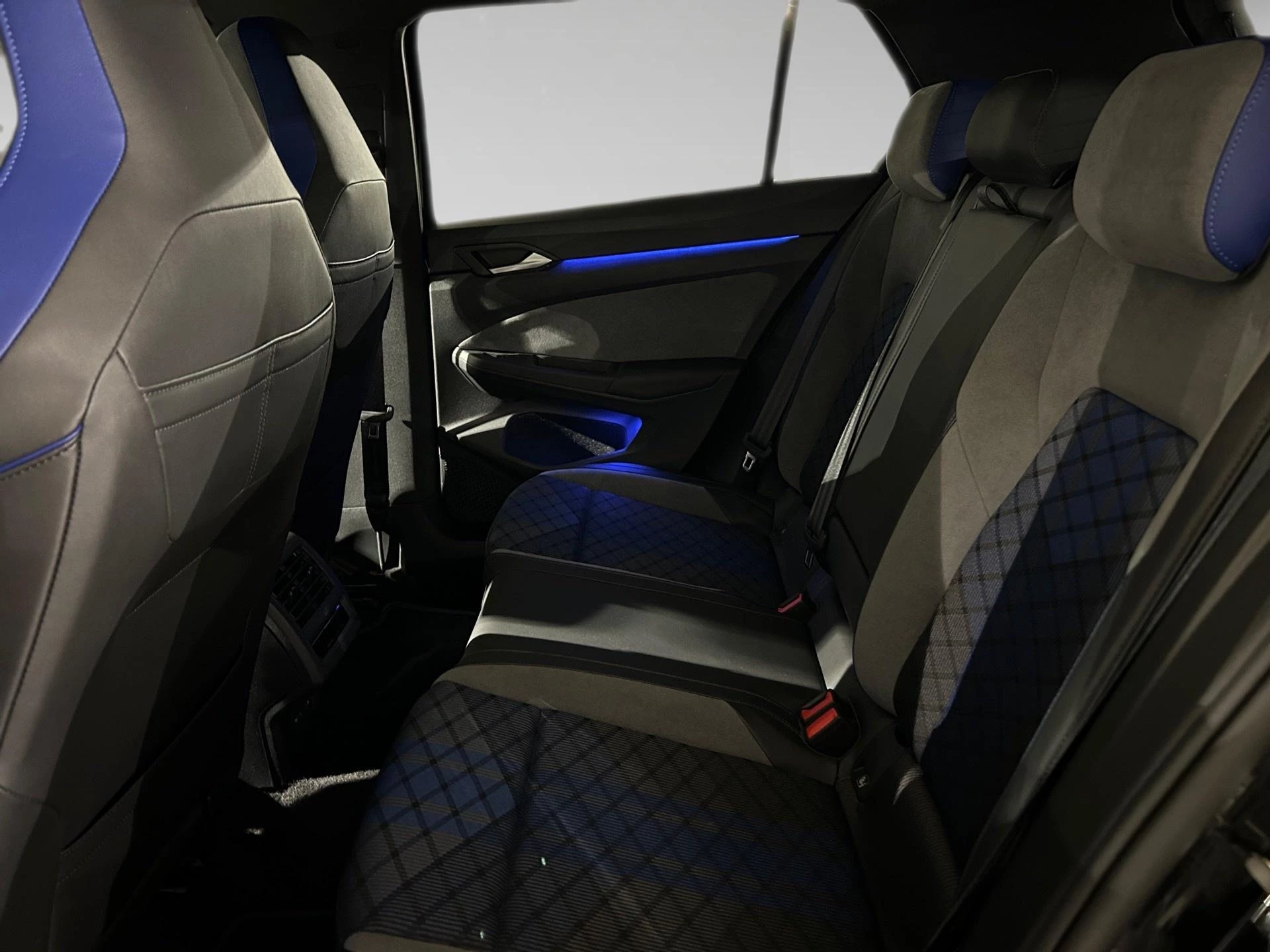 Volkswagen-Golf-image-10