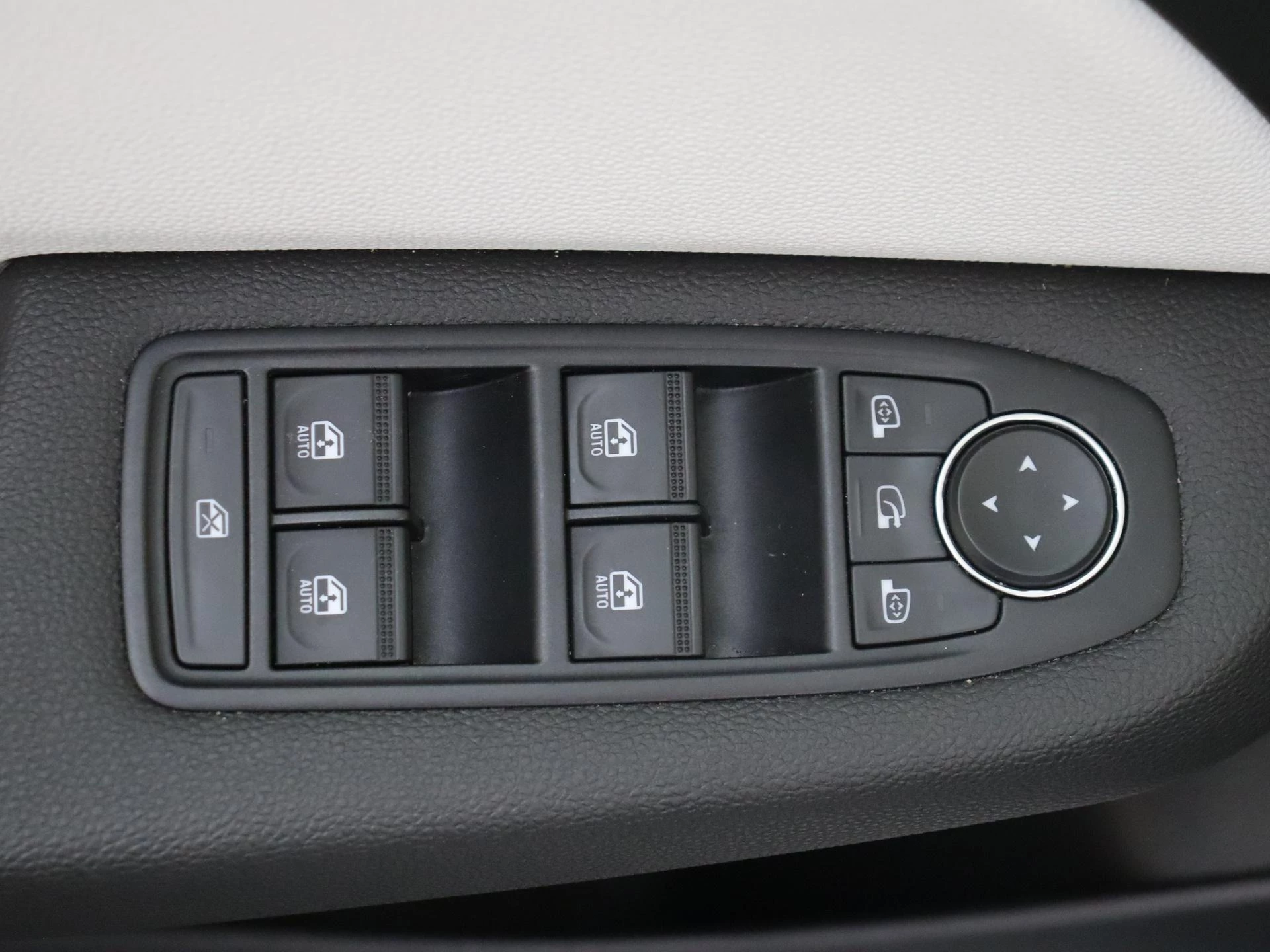 Renault-Clio-image-23