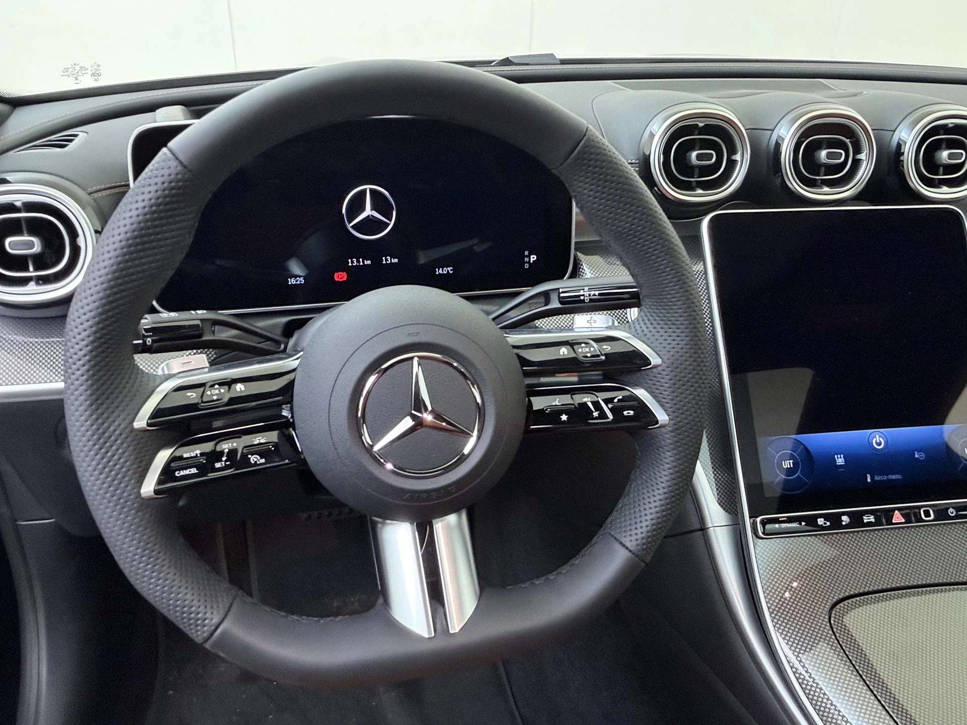 Mercedes-Benz-C-Klasse-image-9