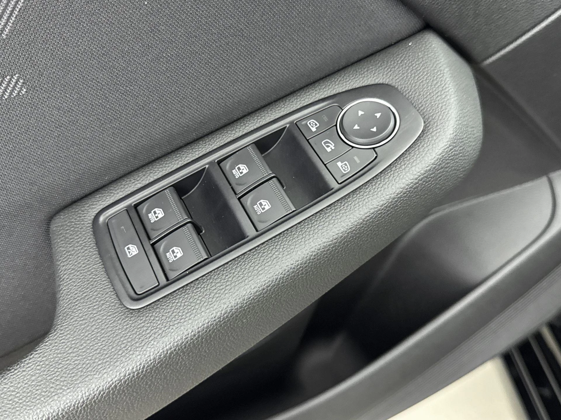 Renault-Clio-image-19