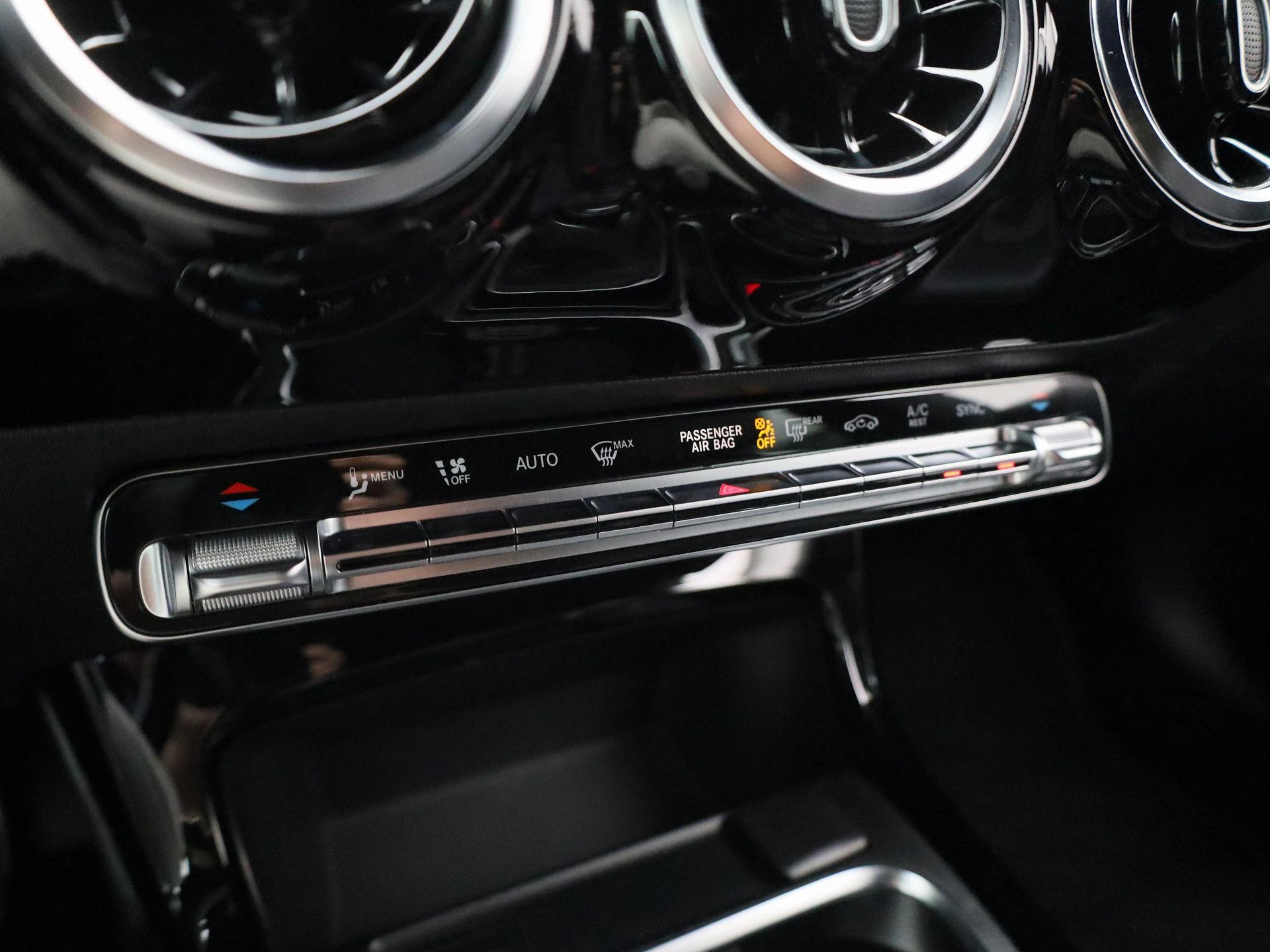 Mercedes-Benz-CLA-image-29