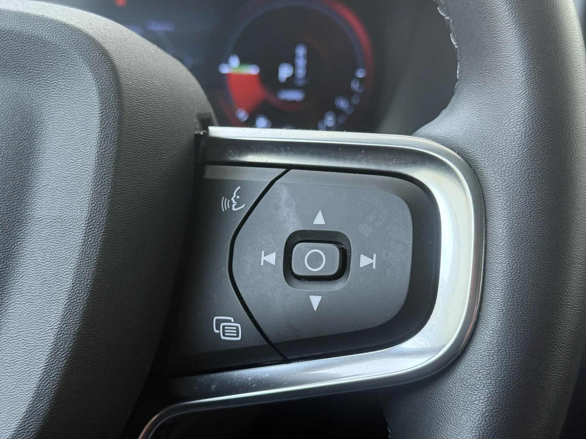 Volvo-XC40-image-12