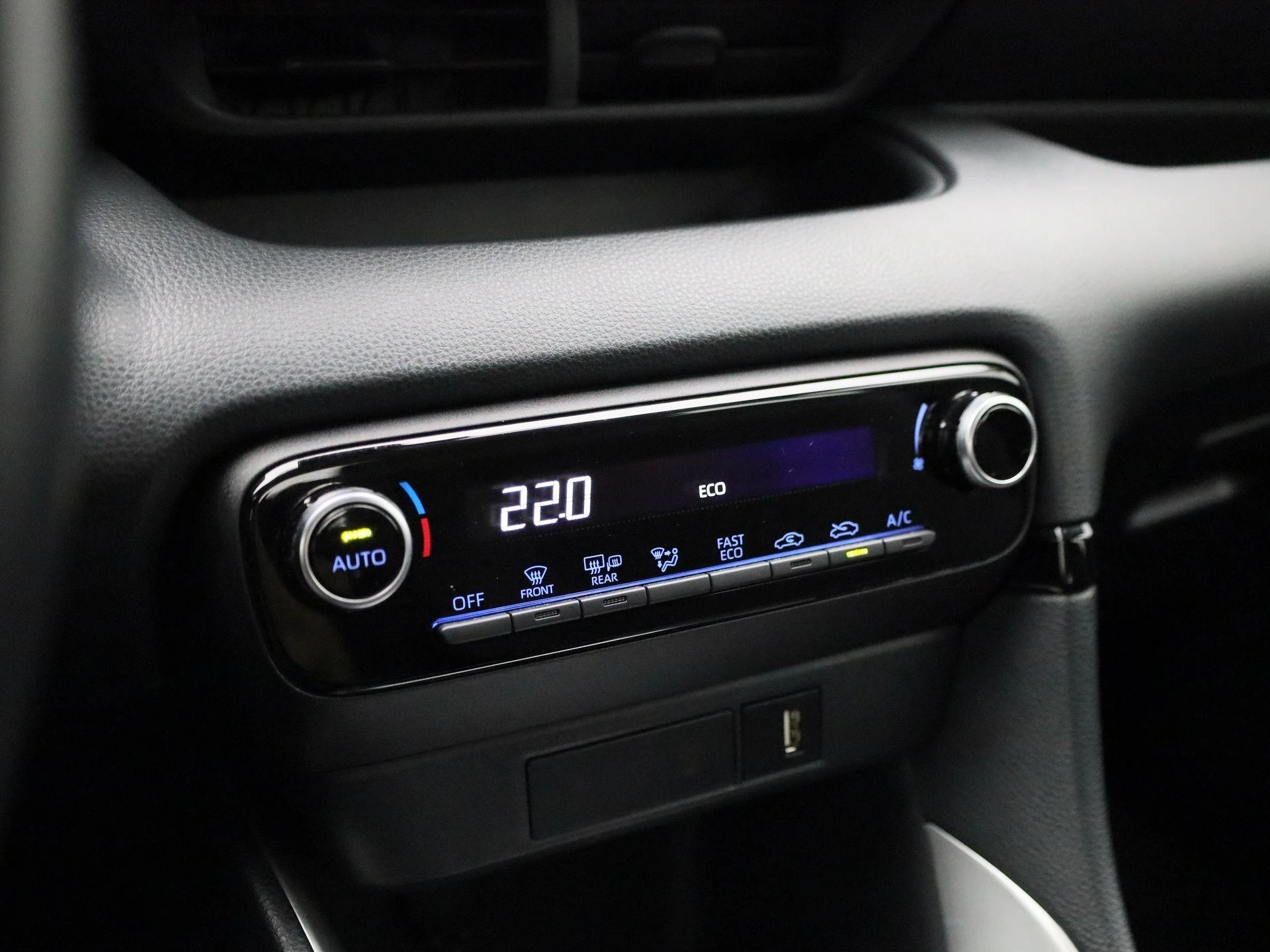 Toyota-Yaris-image-15