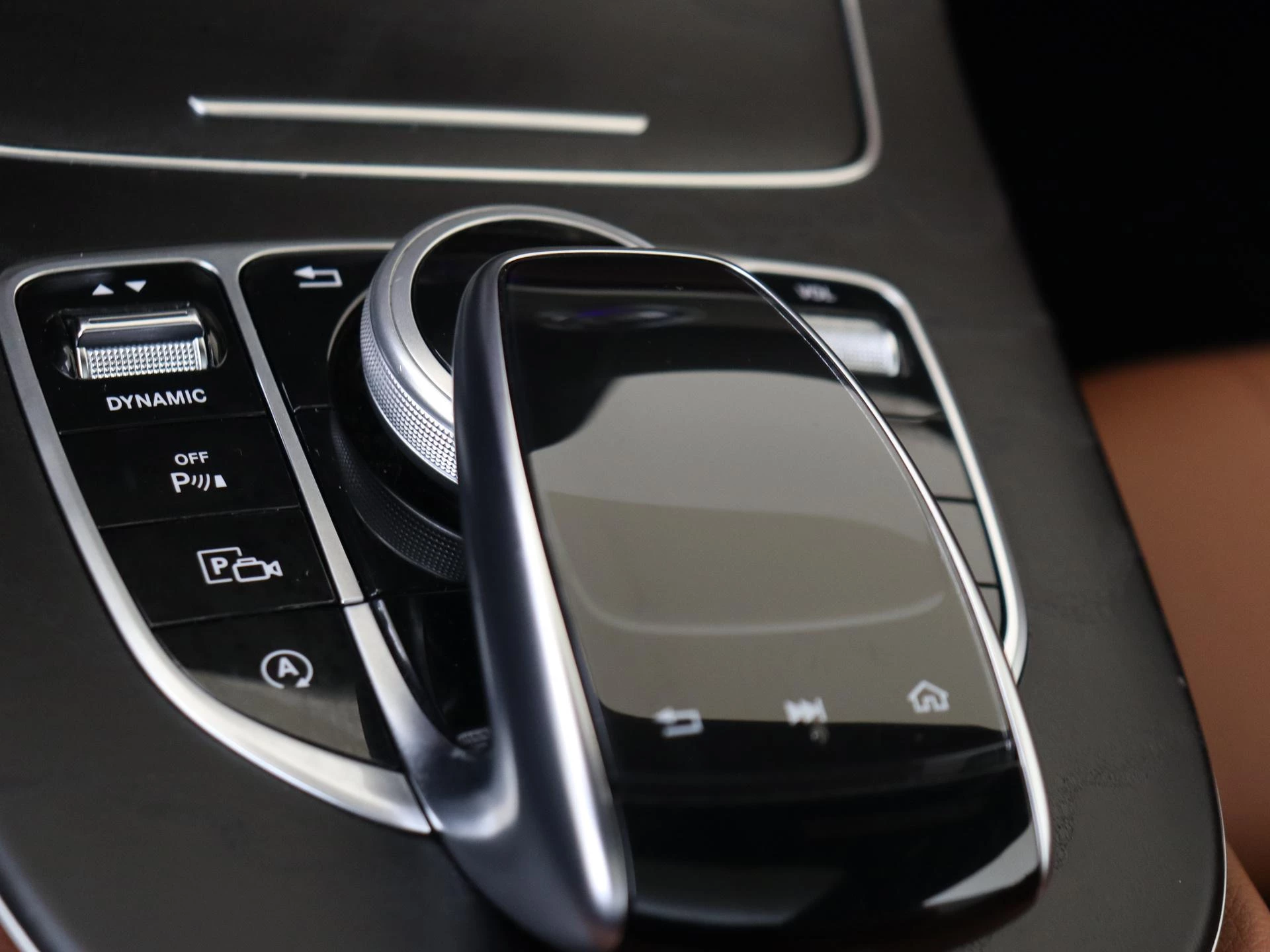 Mercedes-Benz-E-Klasse-image-20