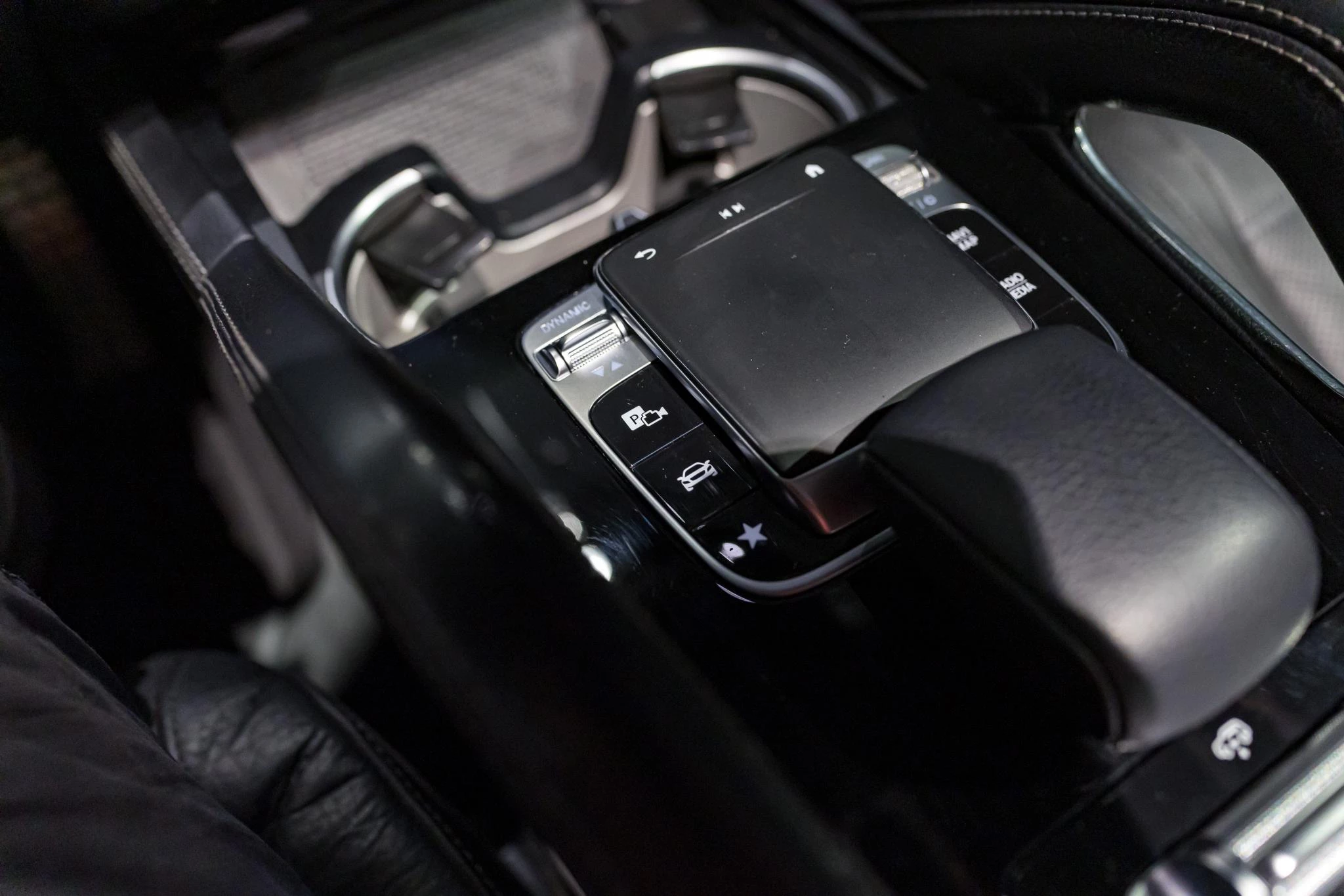 Mercedes-Benz-GLS-image-49