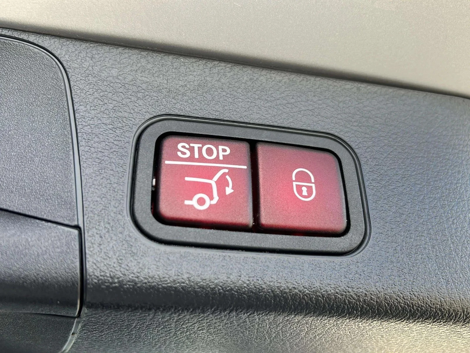 Mercedes-Benz-EQB-image-20