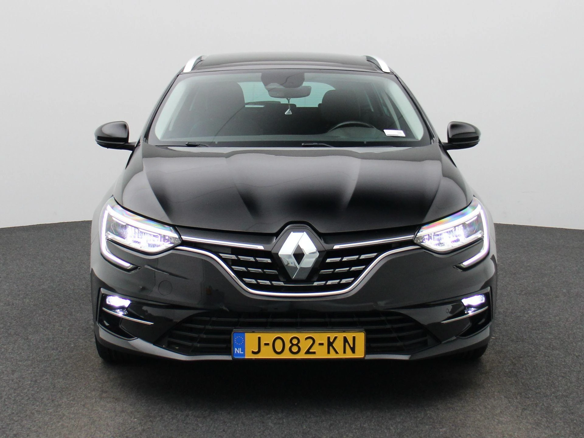 Renault-Megane E-Tech-image-2