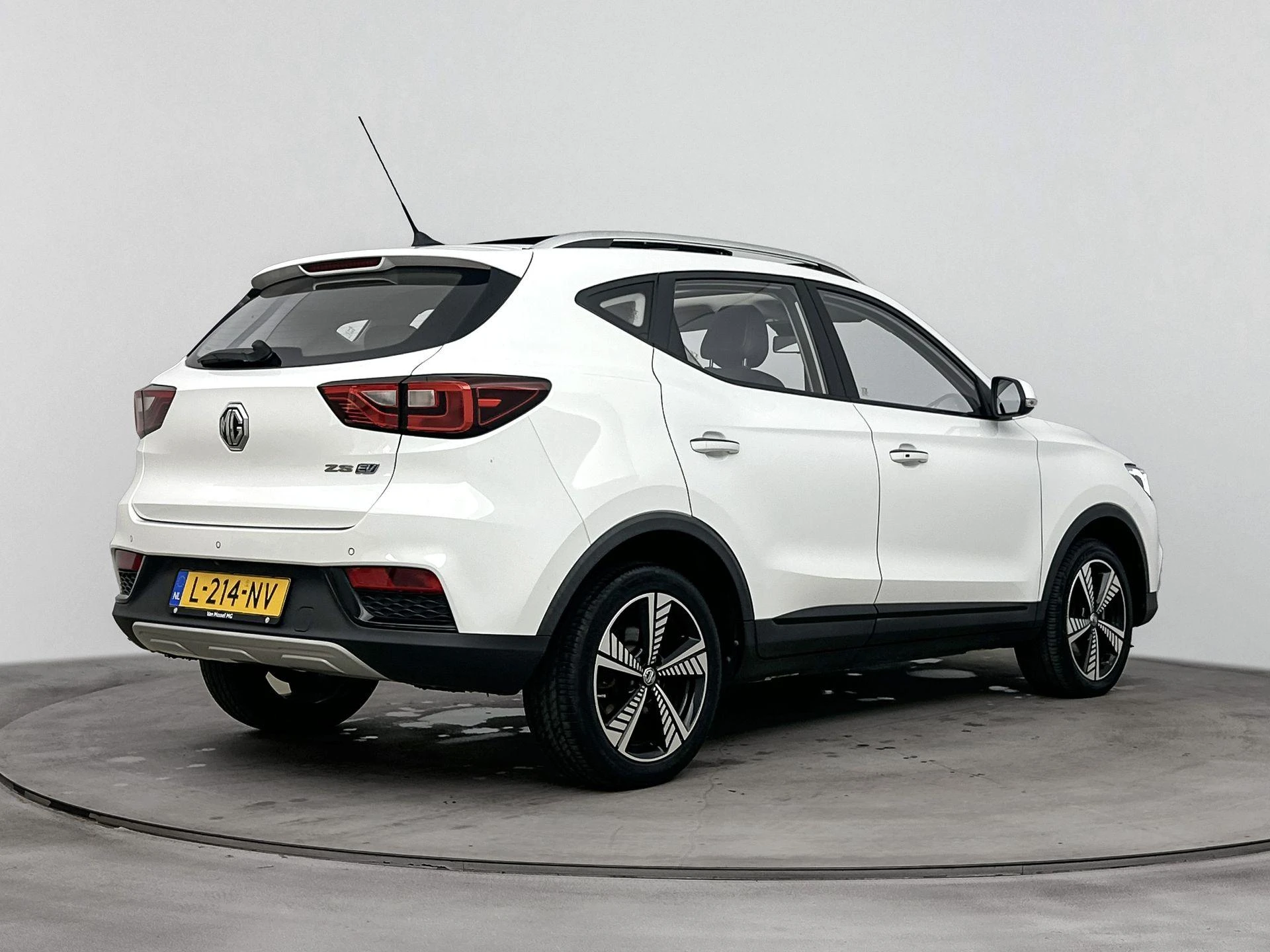 MG-ZS EV-image-3