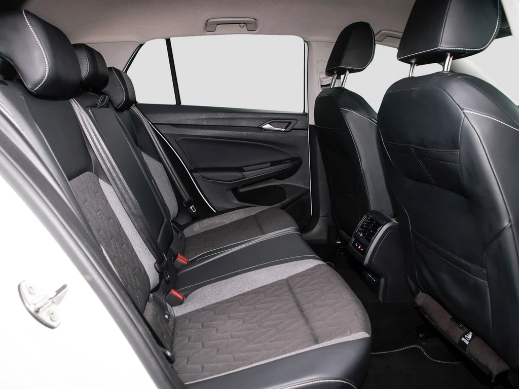 Volkswagen-Golf-image-9