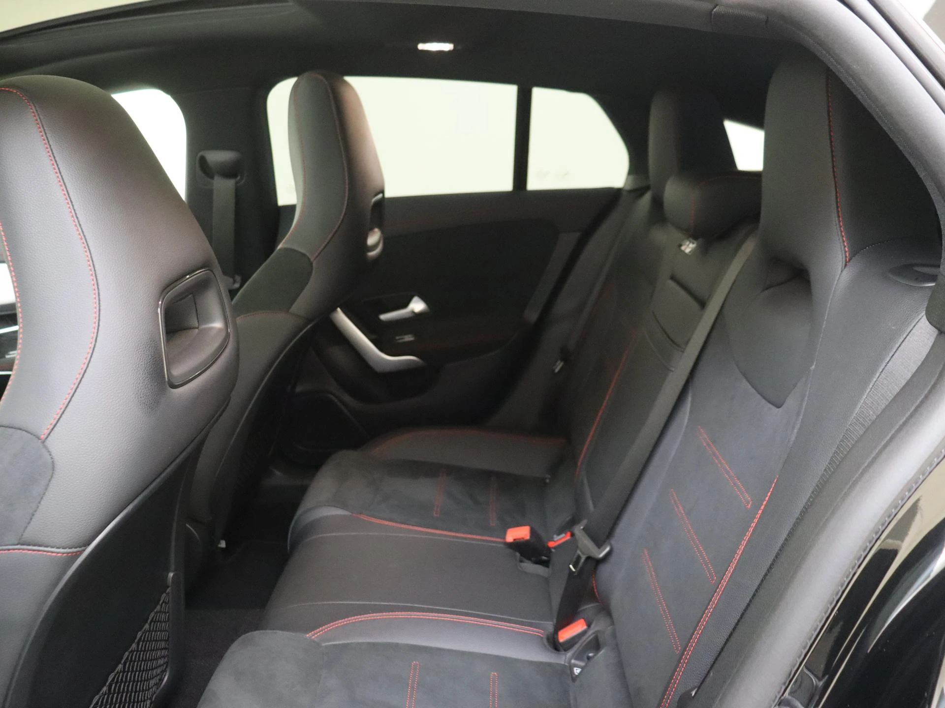 Mercedes-Benz-CLA-image-6