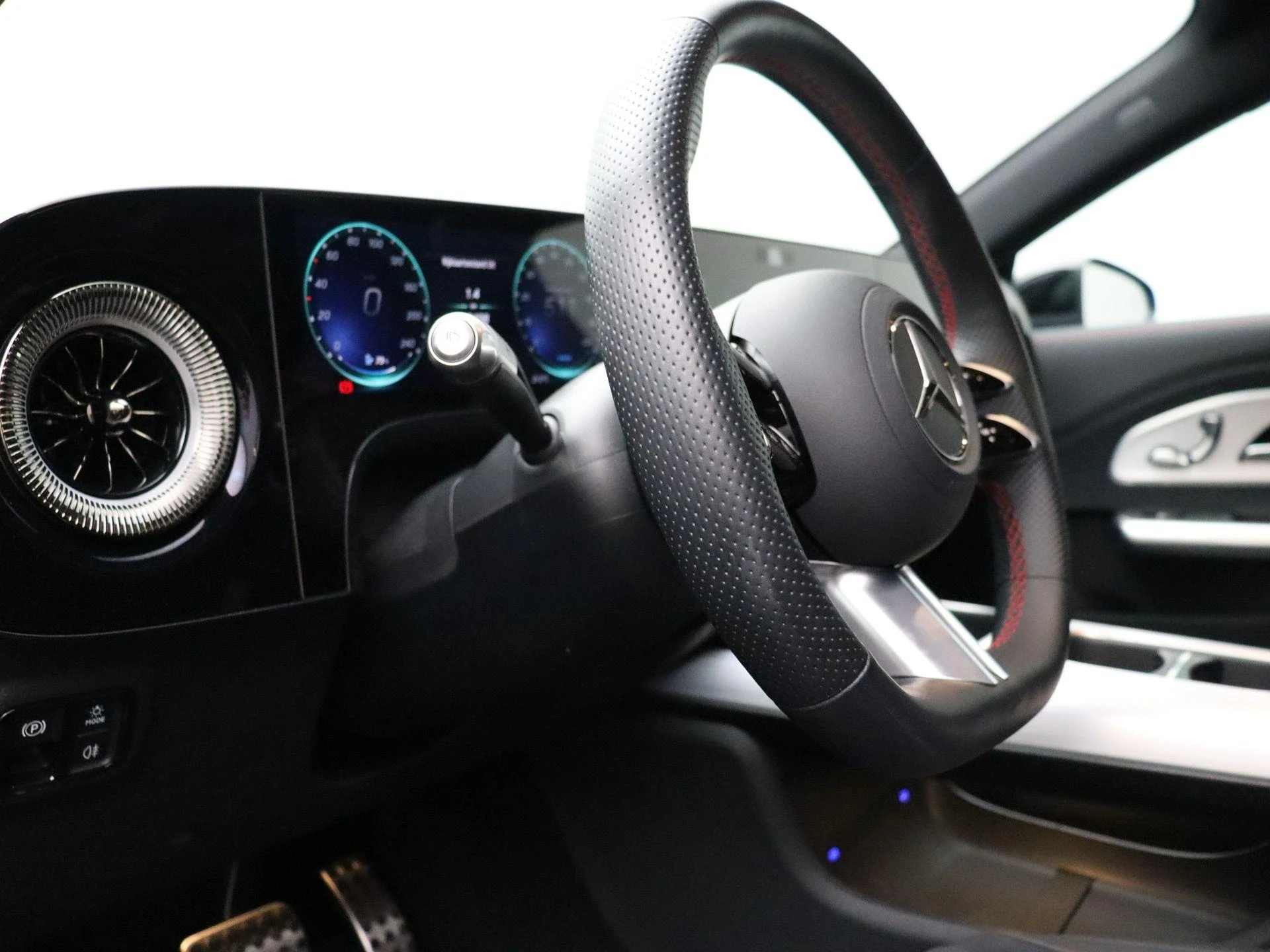 Mercedes-Benz-CLA-image-10