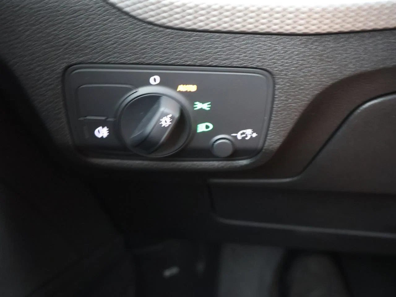 Audi Q2 Audi Q2 Business Edition Attraction 35TFSI 150PK *AUTOMAAT*VIRTUAL COCKPIT*ACC*PDC ACHTER*NAVI*AIRCO*KEYLESS GO*...*