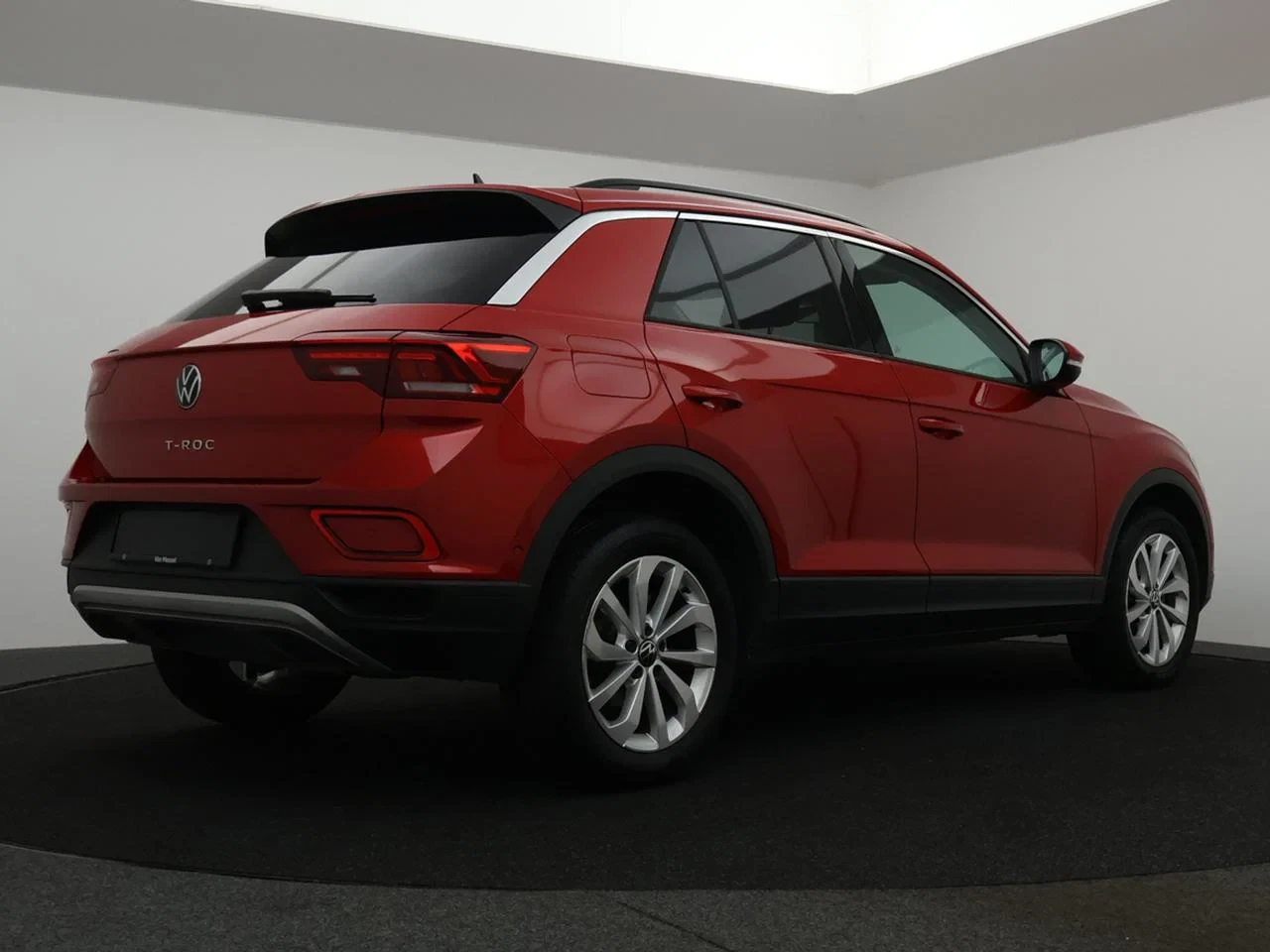 Volkswagen-T-Roc-image-6