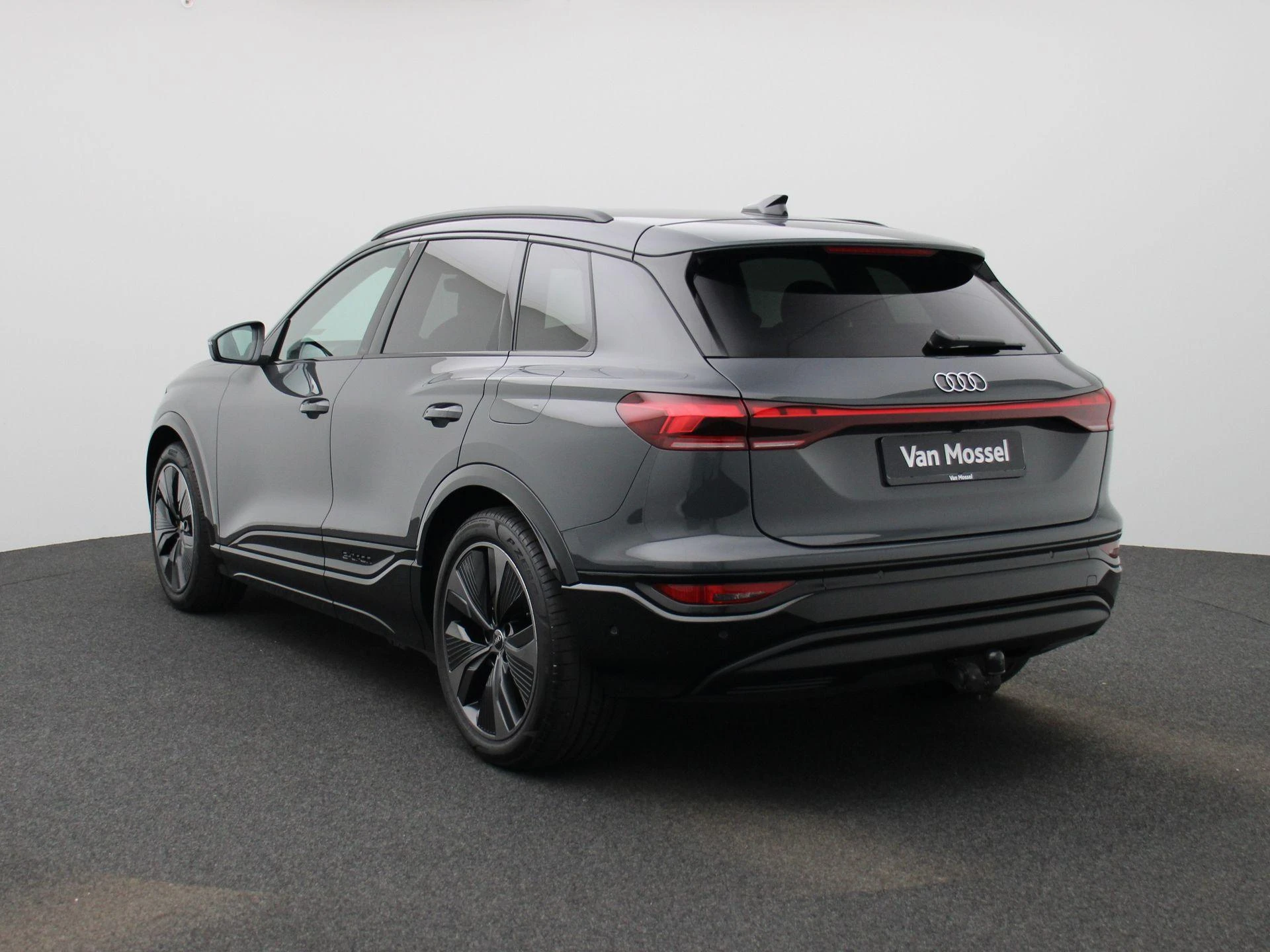 Audi-Q6 e-tron-image-2