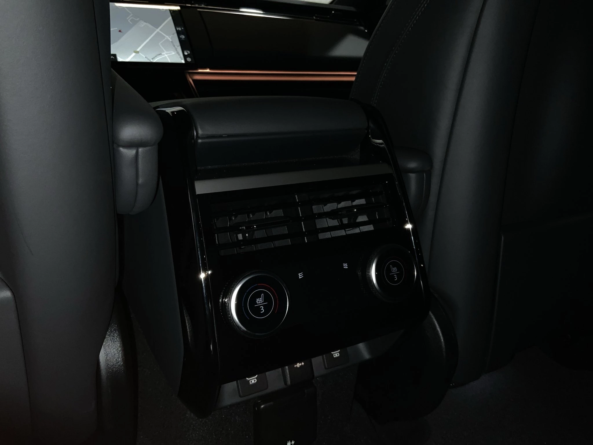 Land Rover Range Rover Sport DYNAMIC HSE 3.0 P460e PHEV AWD Geländewagen. 338 kW. 5-türig