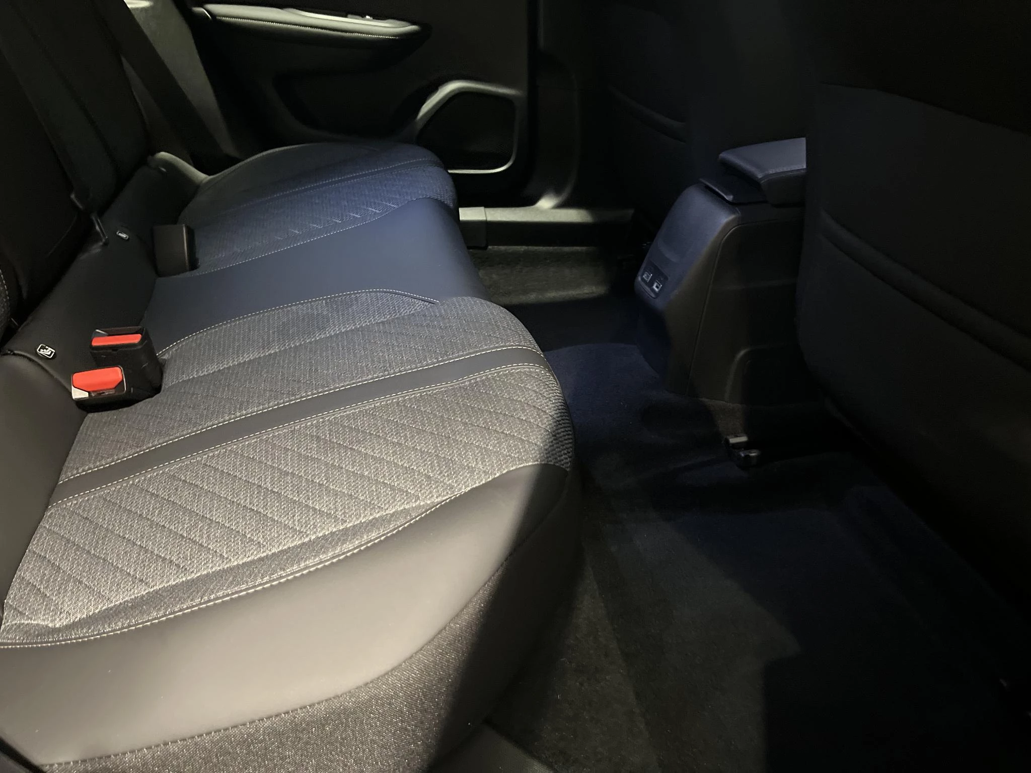 Peugeot-e-2008-image-21