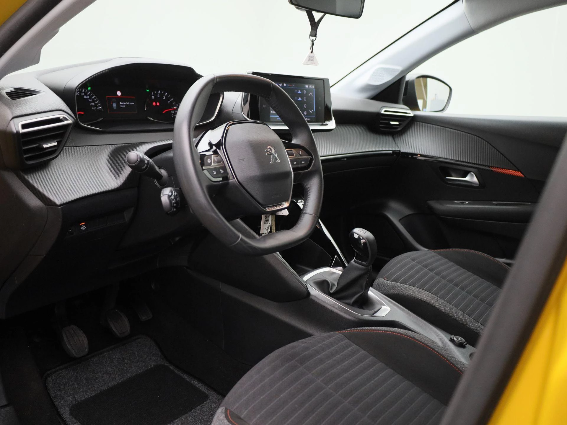 Peugeot-208-image-28