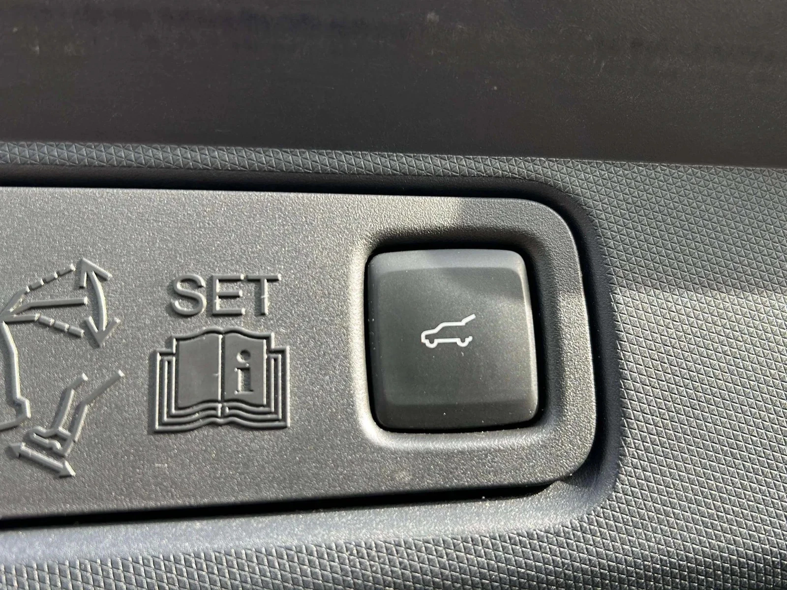 Ford-Mustang Mach-E-image-21