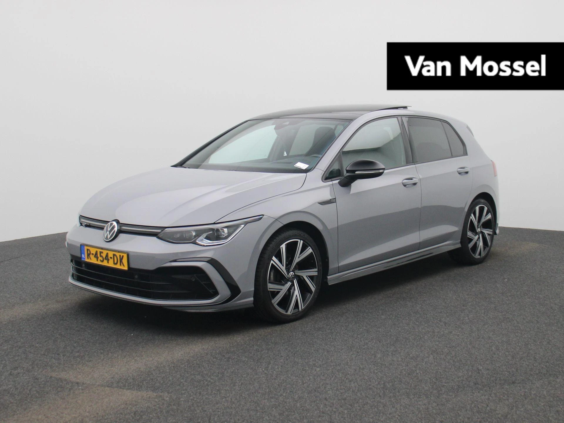 Volkswagen-Golf-image-0