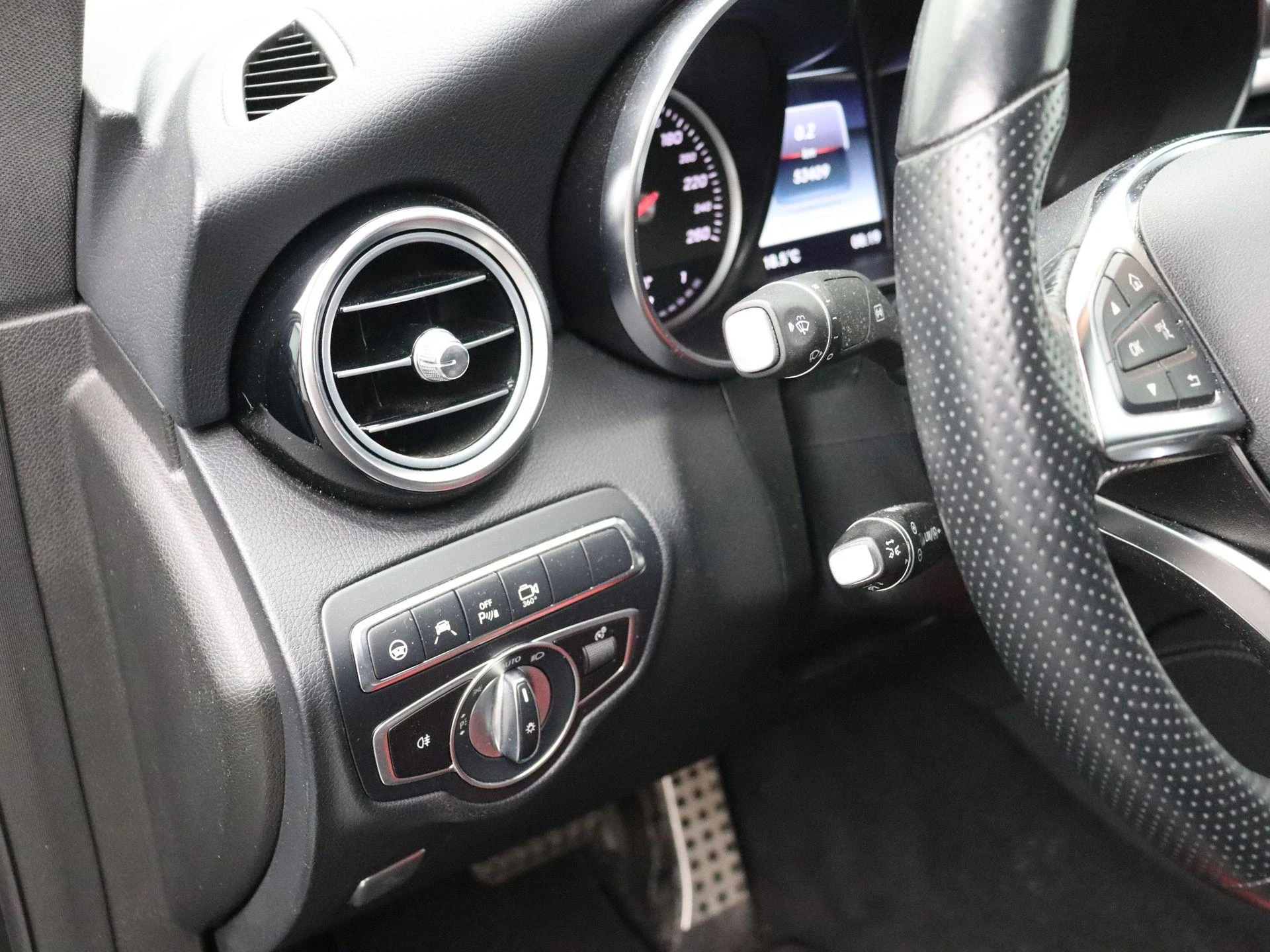 Mercedes-Benz-GLC-image-8