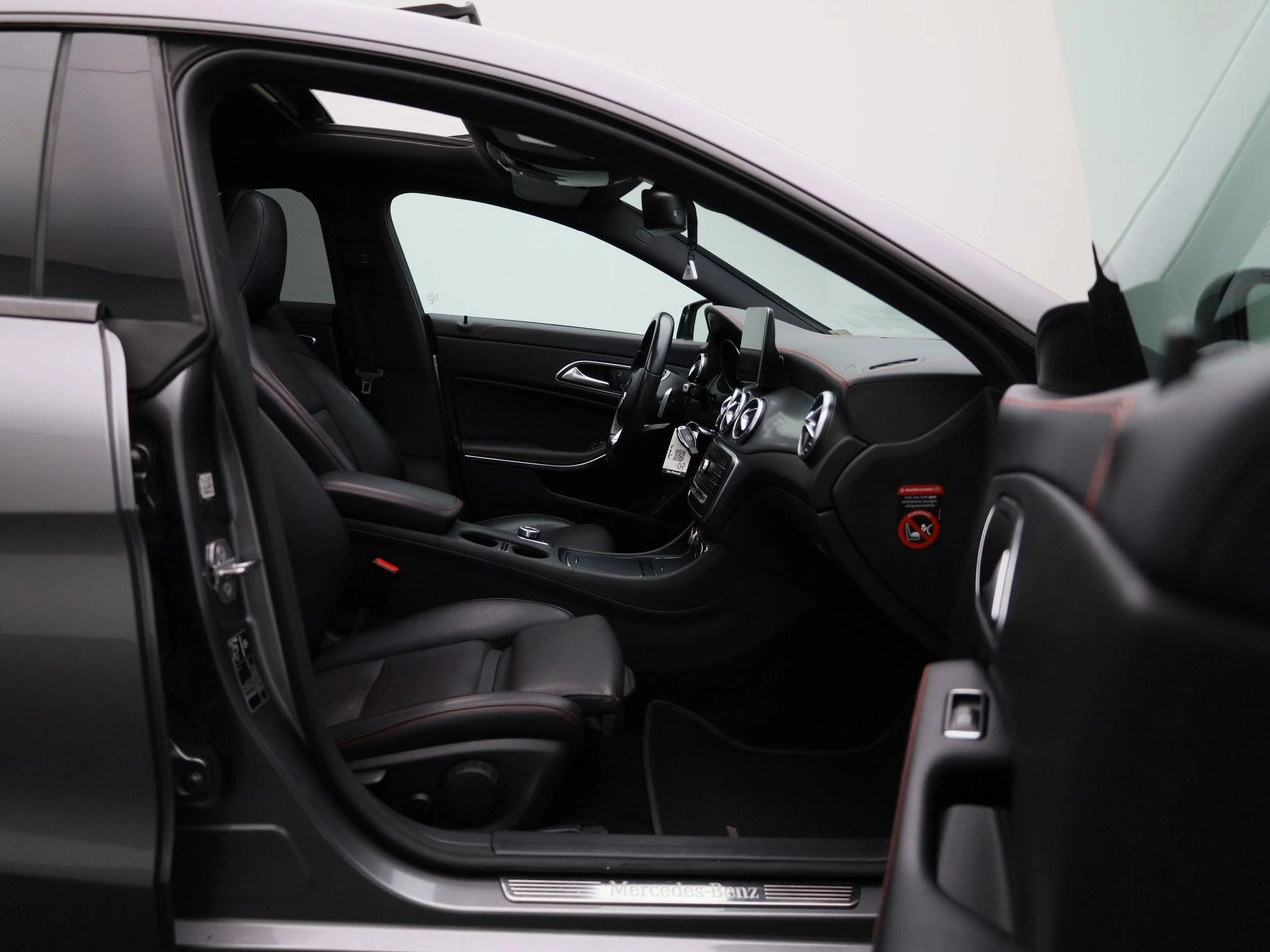 Mercedes-Benz-CLA-image-40
