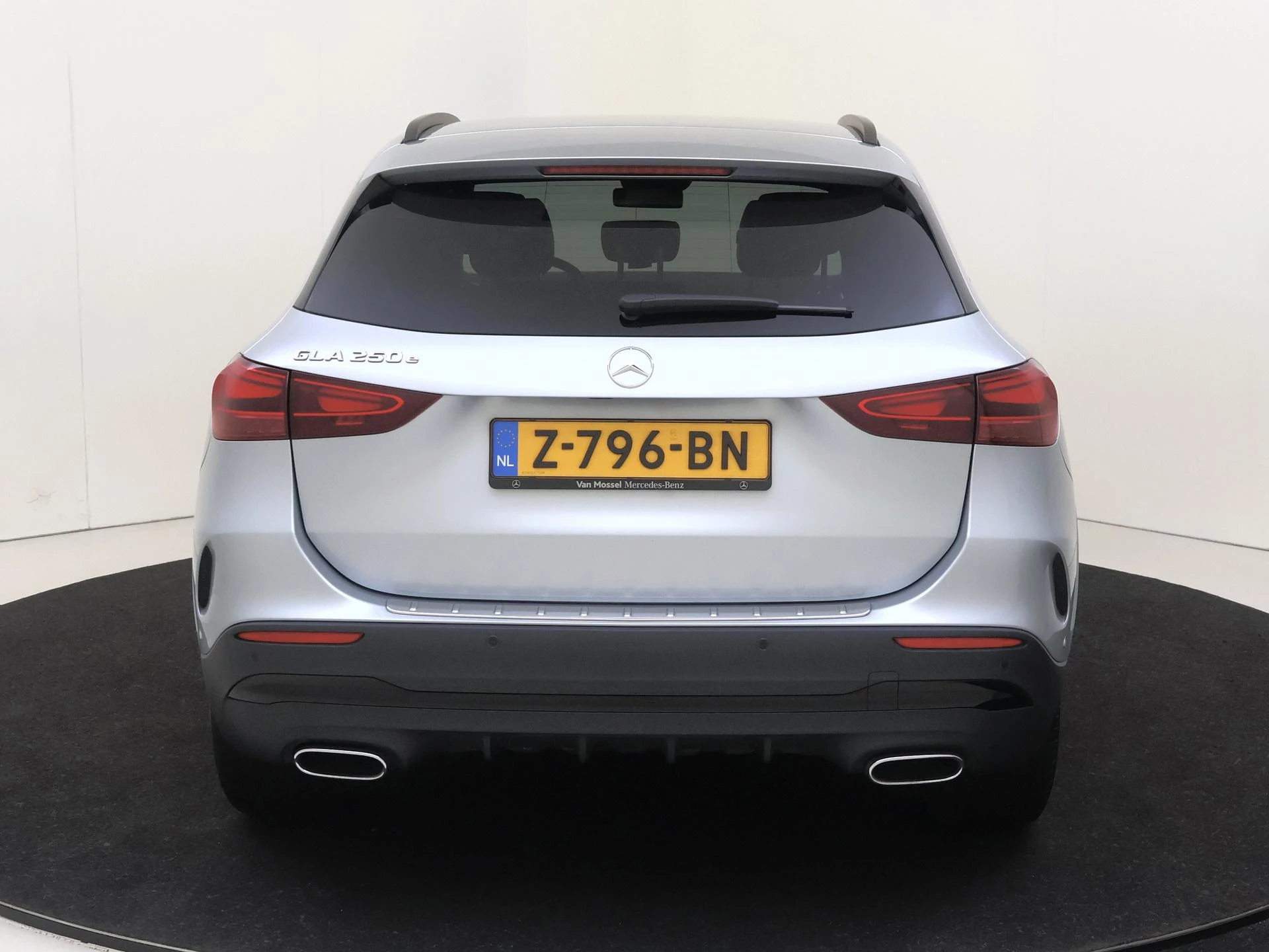 Mercedes-Benz-GLA-image-6