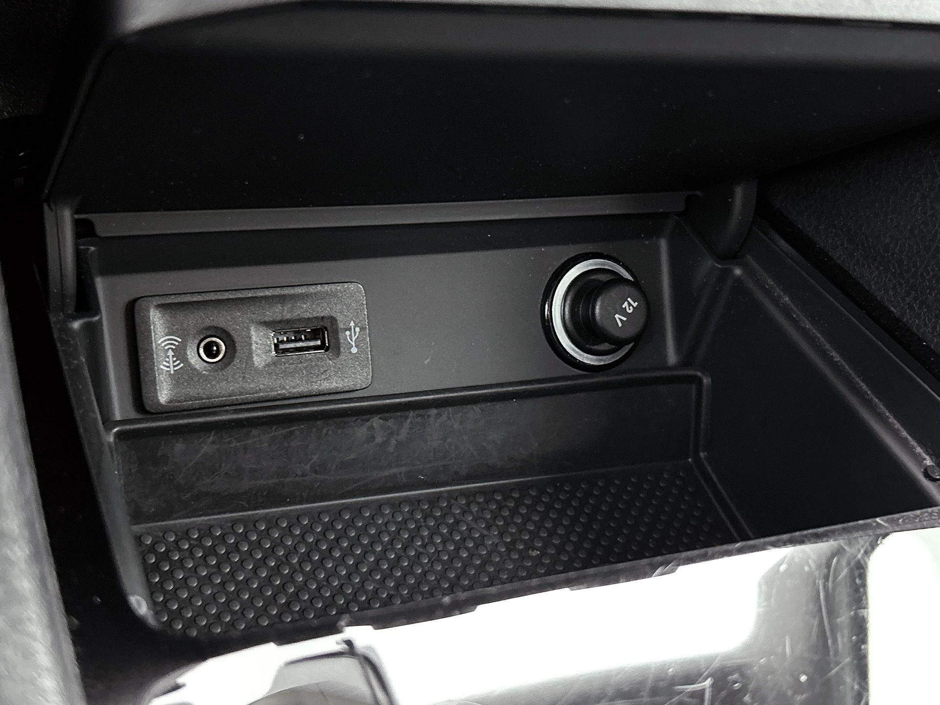 Volkswagen-Golf Sportsvan-image-32