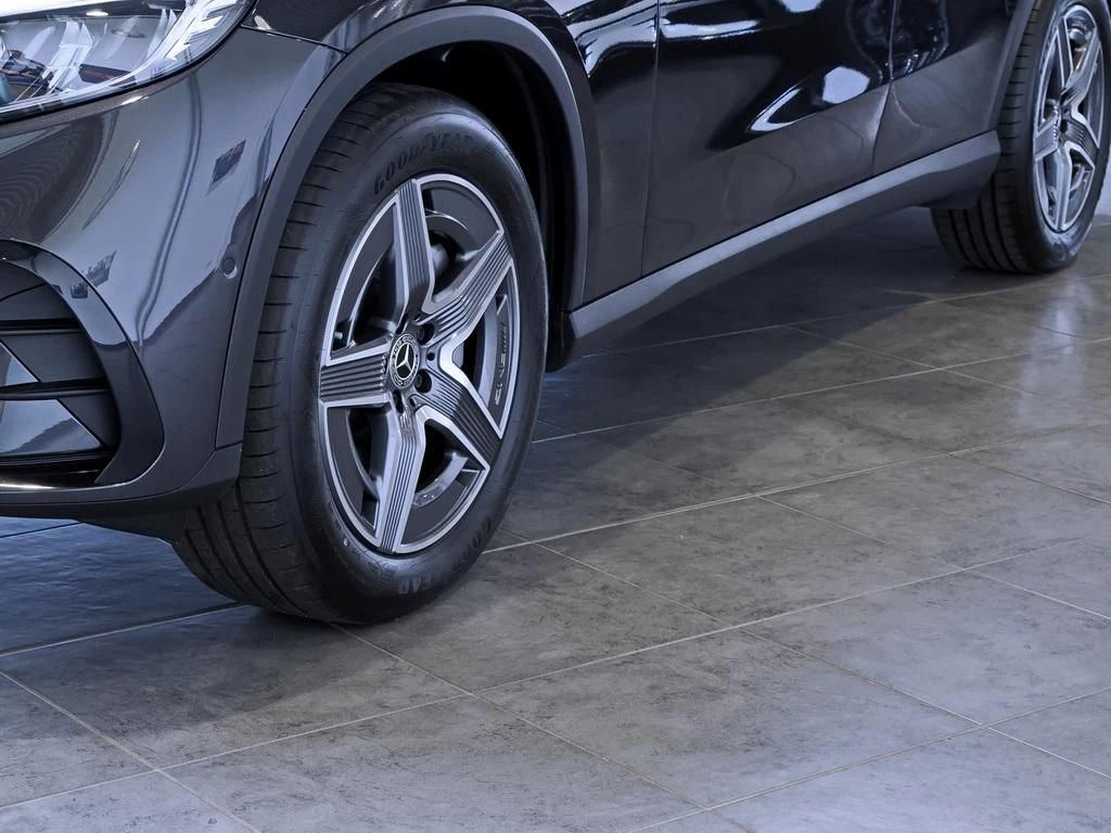 Mercedes-Benz-GLC 300 d-image-6