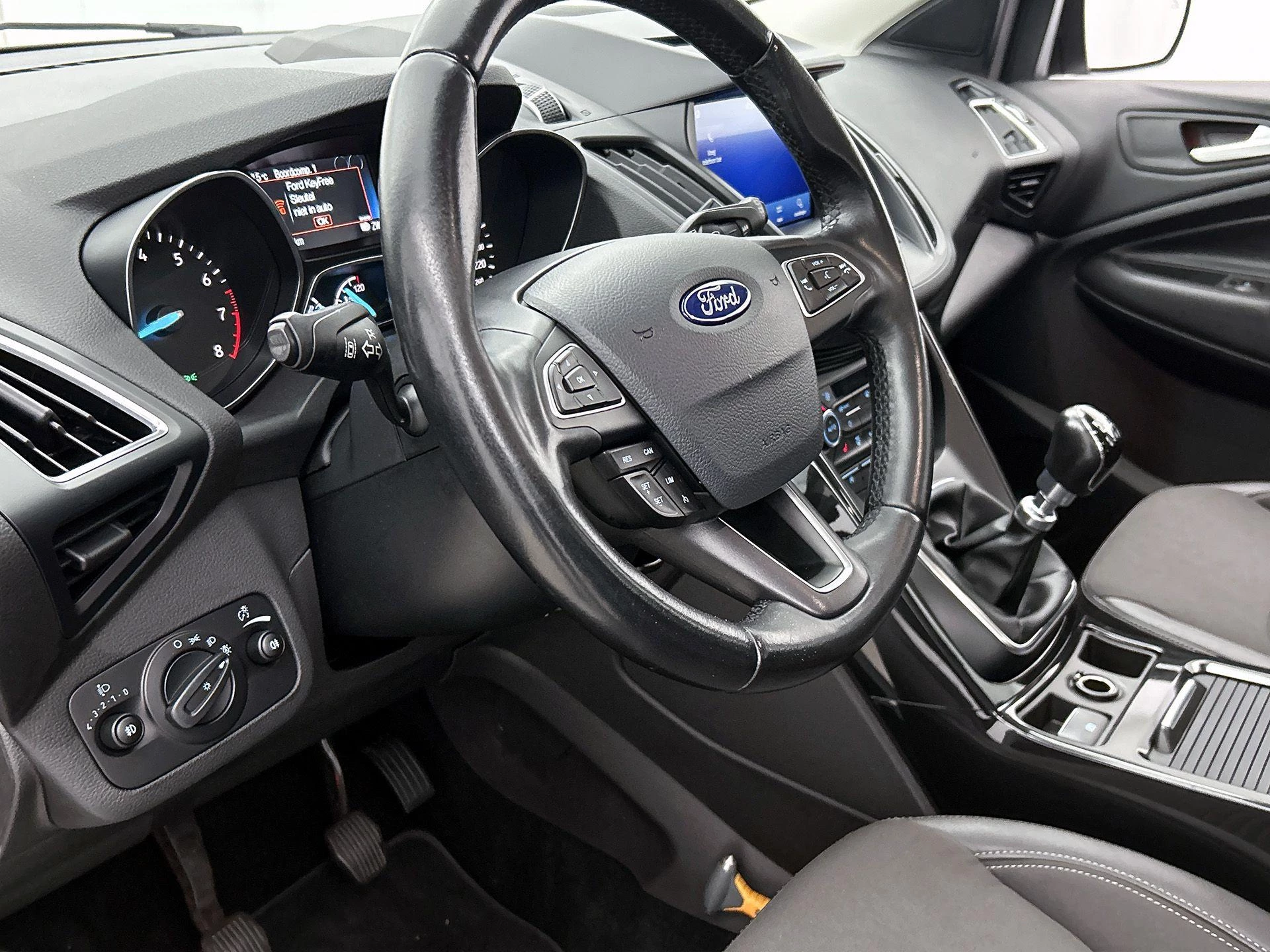 Ford-Kuga-image-18