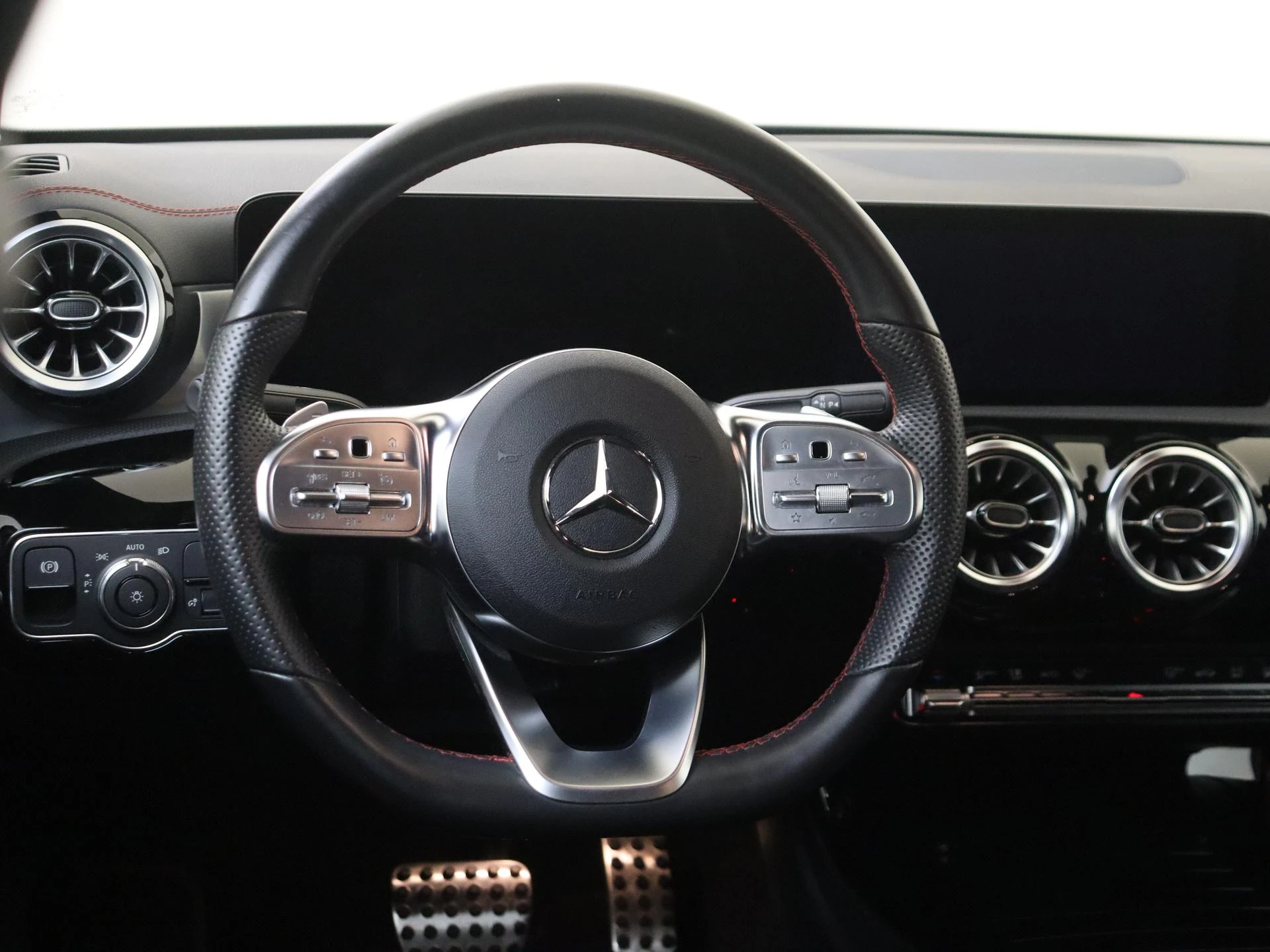 Mercedes-Benz-CLA-image-9
