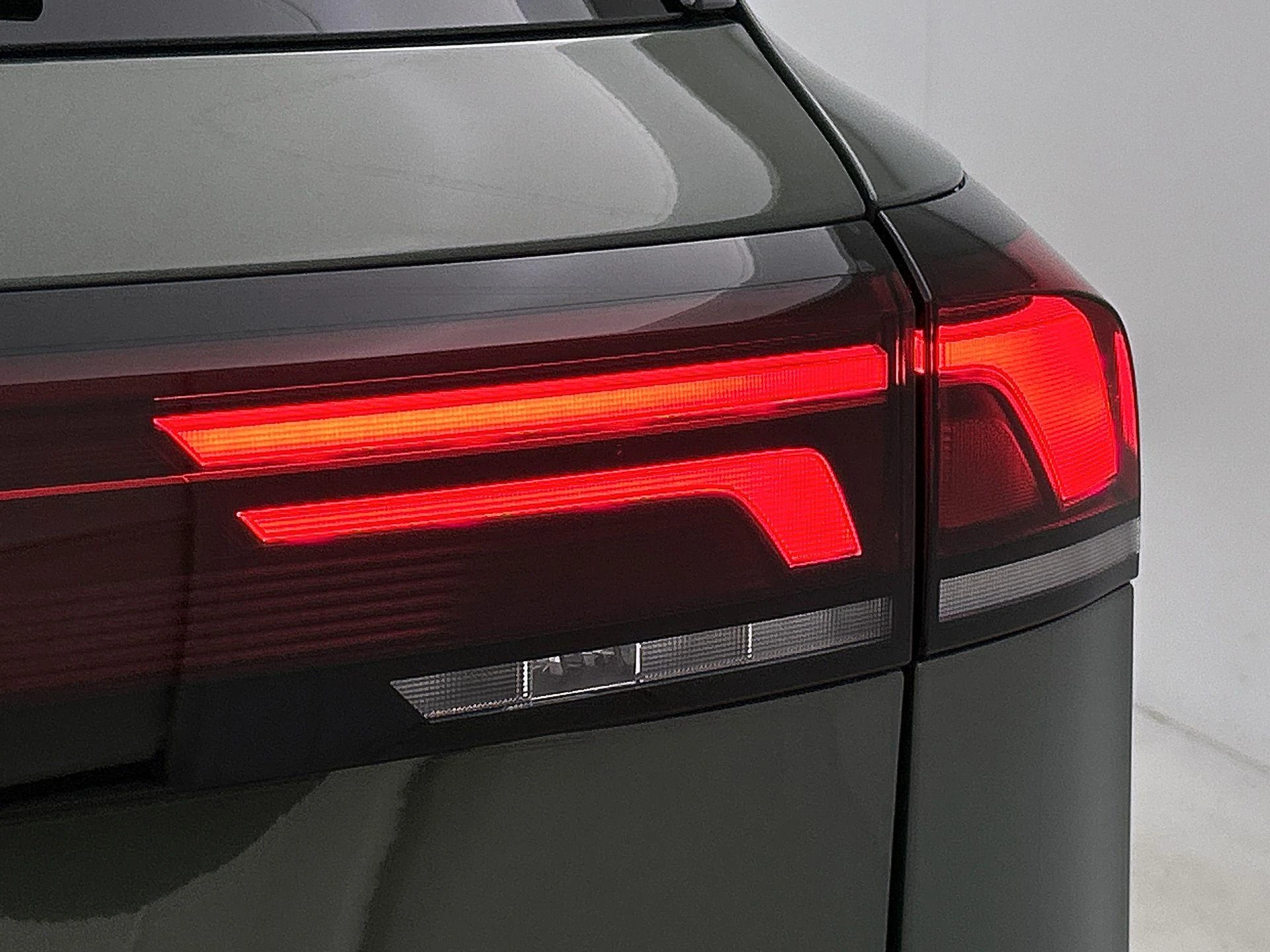 Volkswagen-Tiguan-image-13