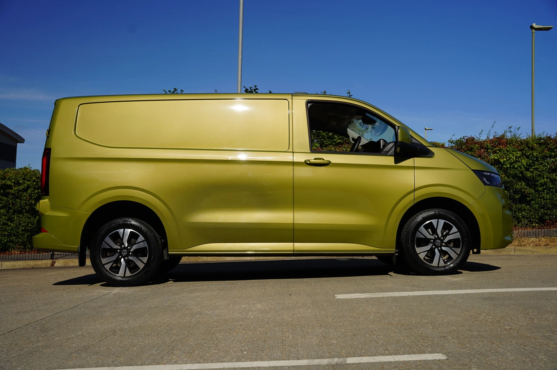 Volkswagen-Transporter-image-3