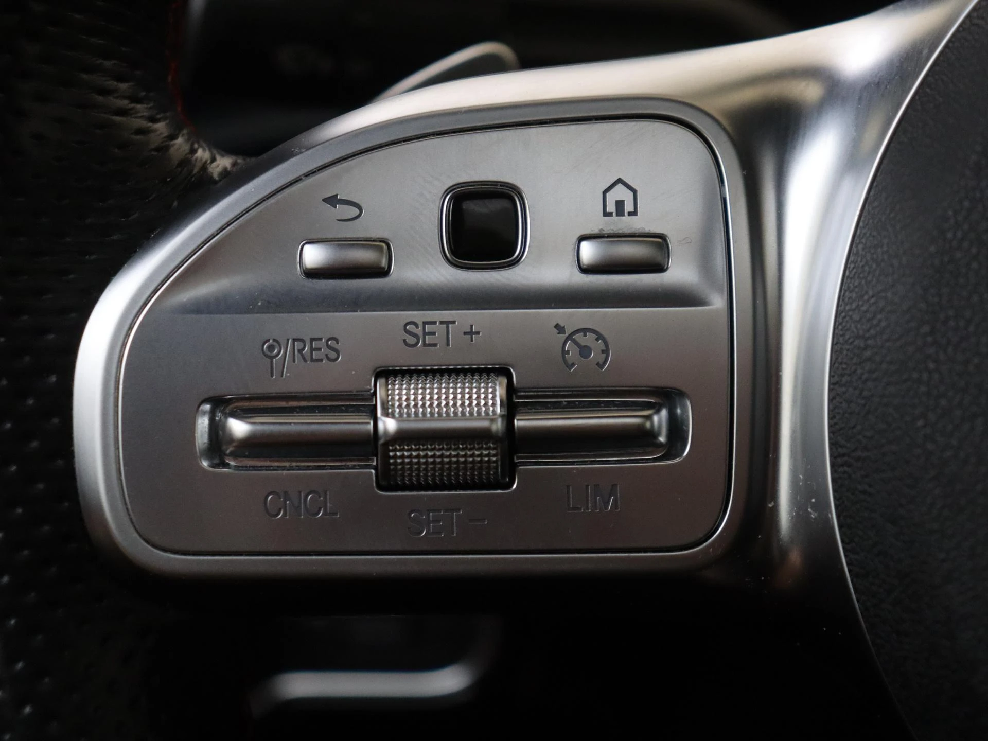 Mercedes-Benz-CLA-image-12