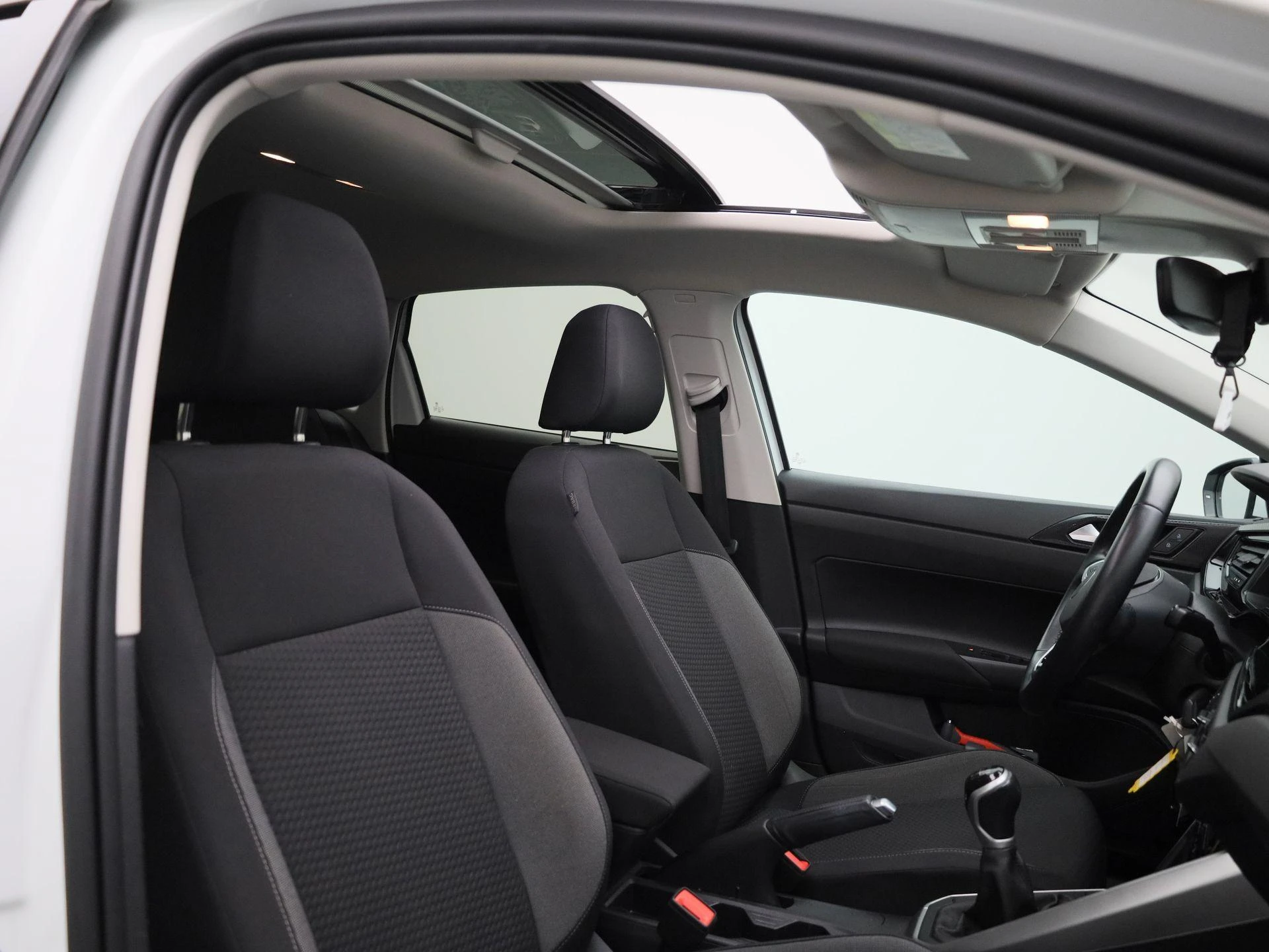 Volkswagen-Polo-image-28