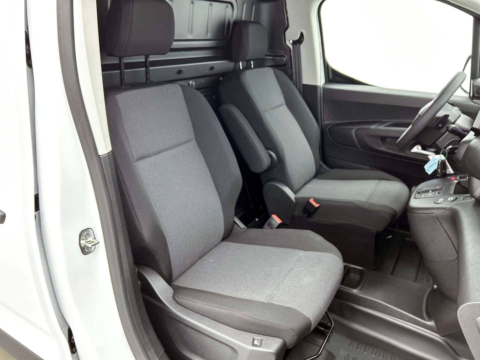 Opel-Combo-e-image-41