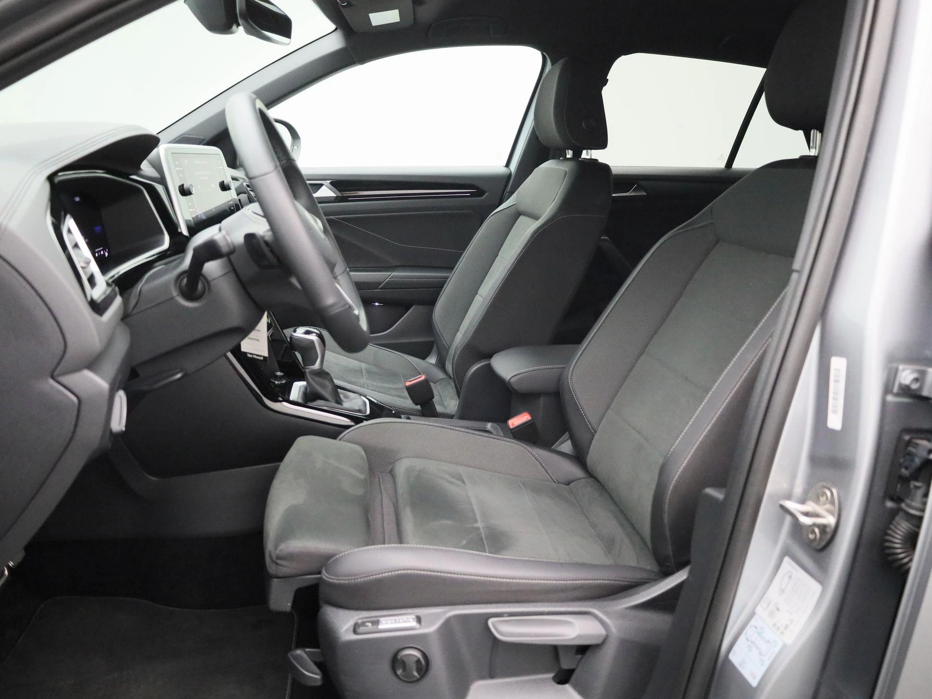 Volkswagen-T-Roc-image-7