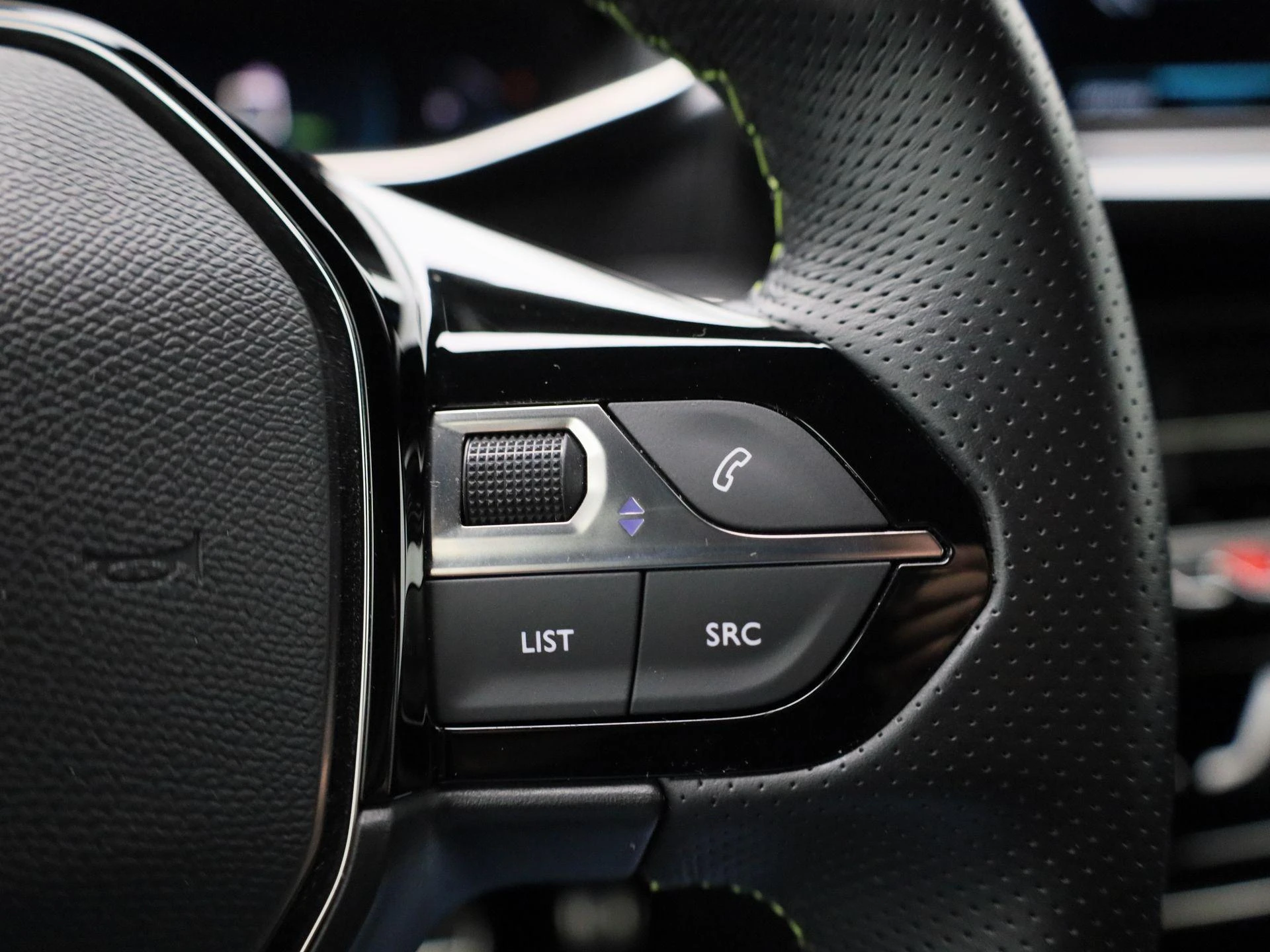 Peugeot-e-208-image-22