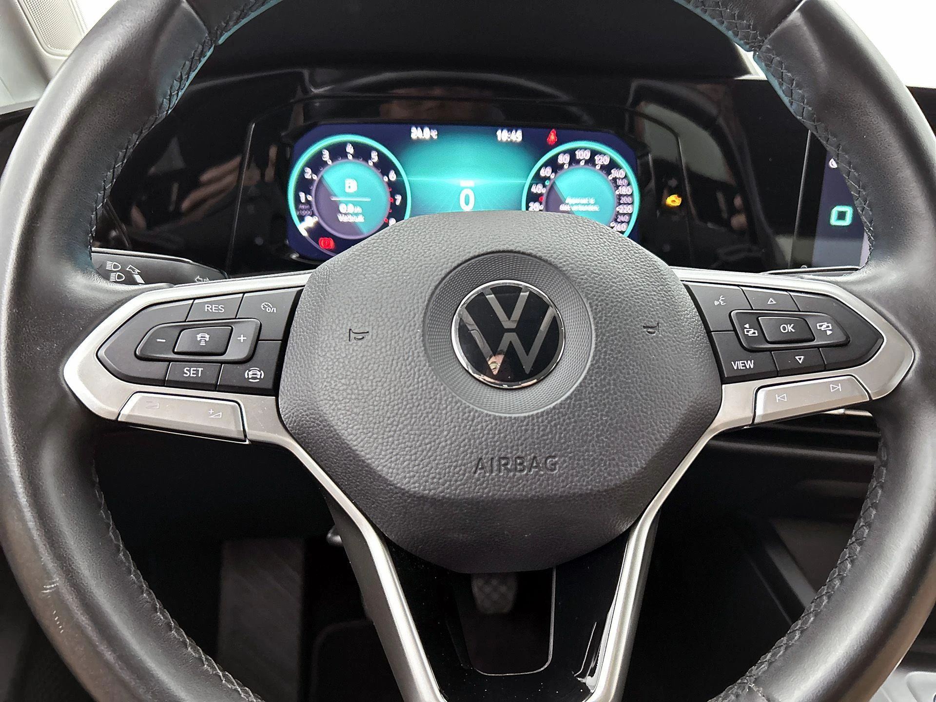 Volkswagen-Golf-image-34