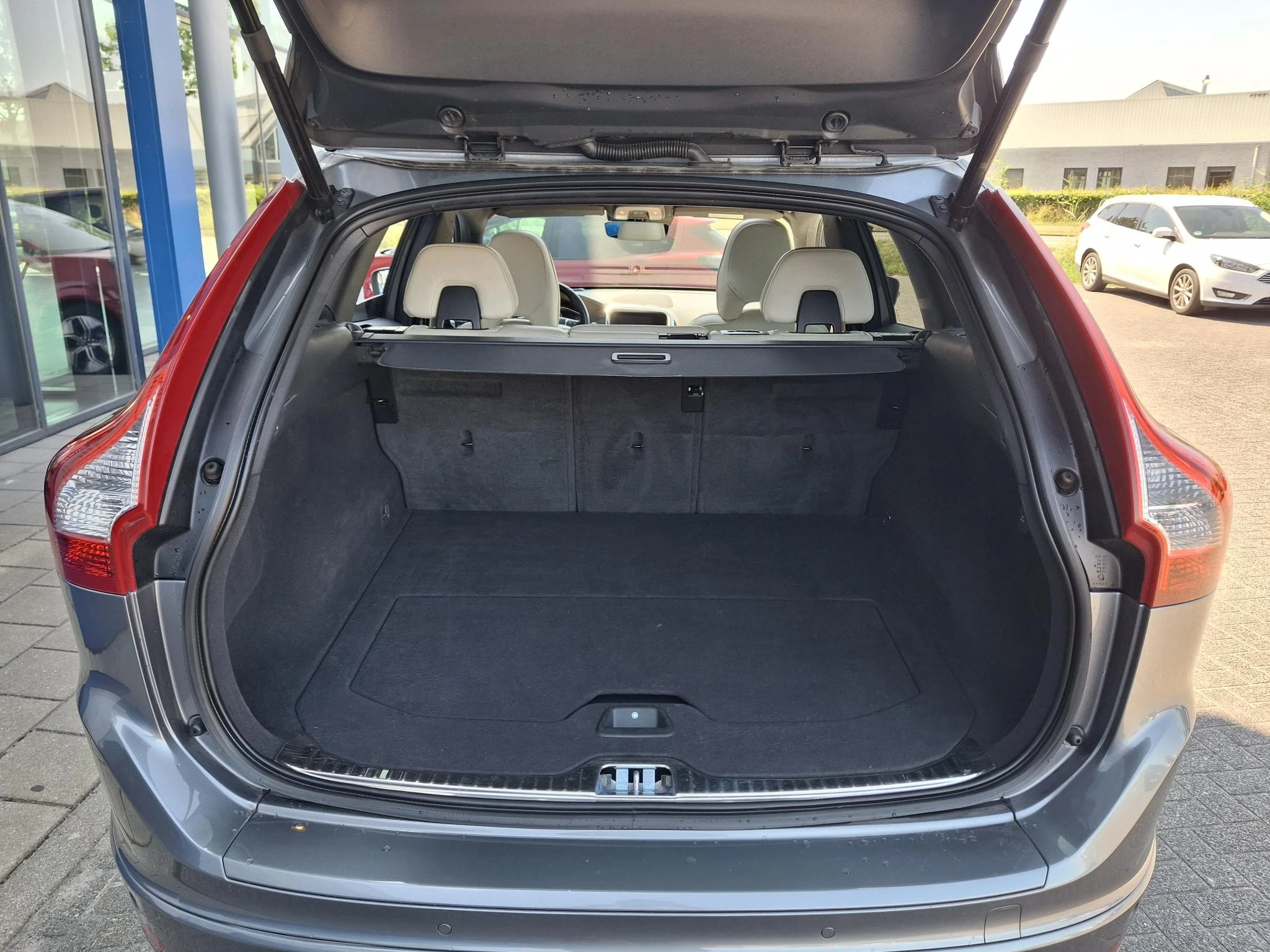 Volvo XC60 2.0 T5 FWD Ocean Race