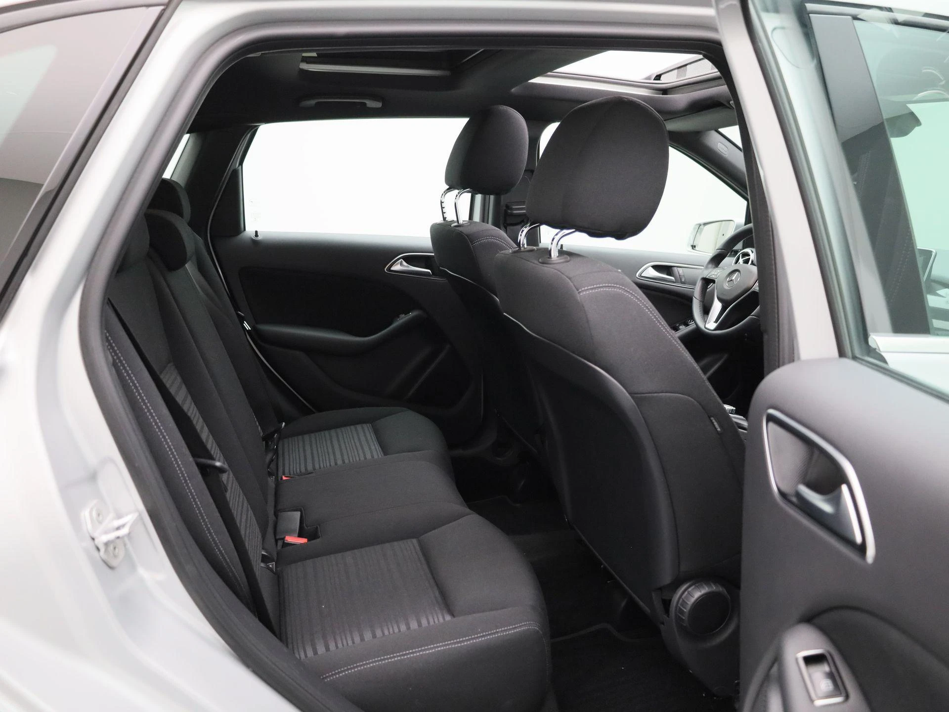 Mercedes-Benz-B-Klasse-image-32