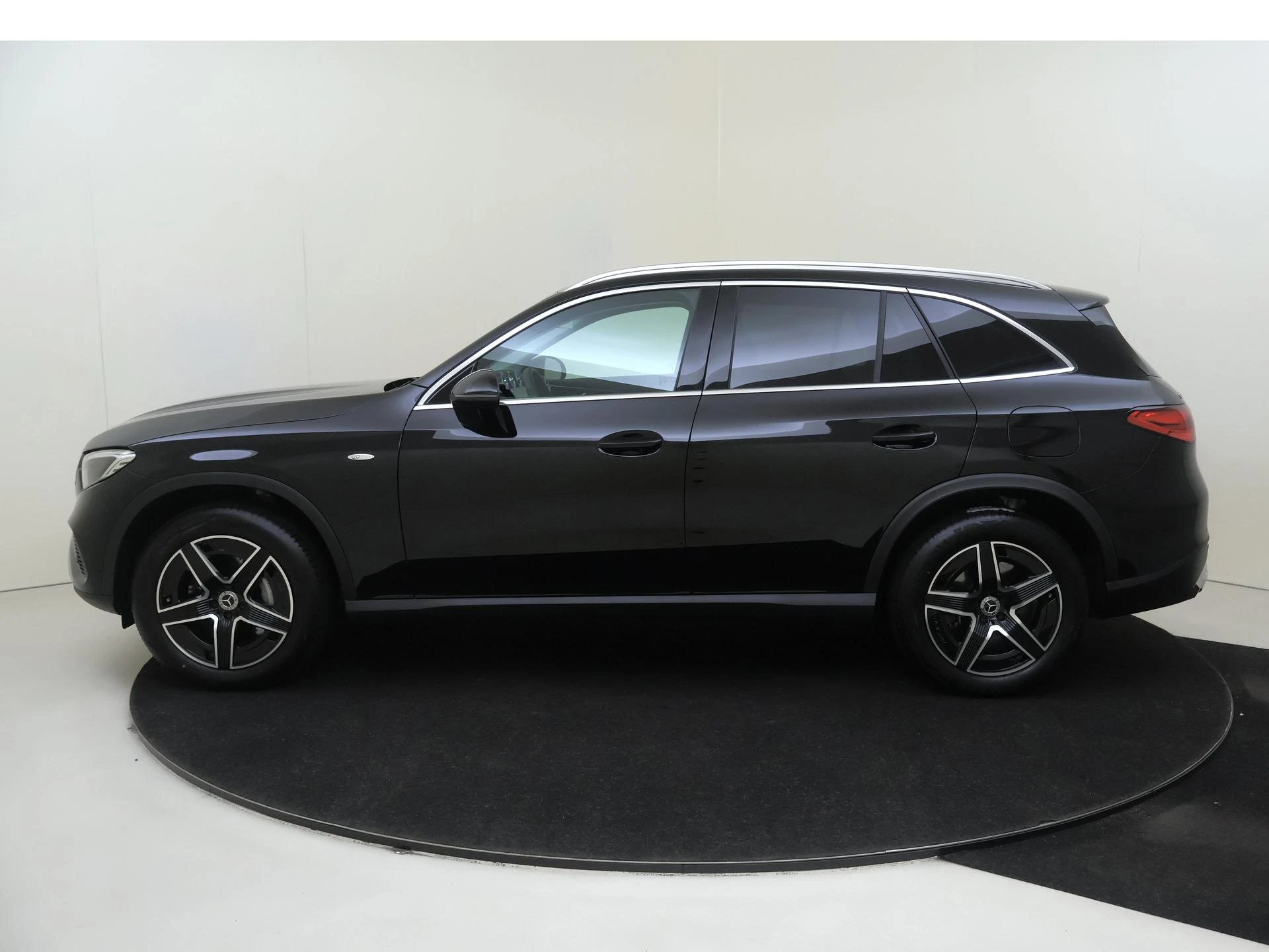 Mercedes-Benz-GLC-image-7
