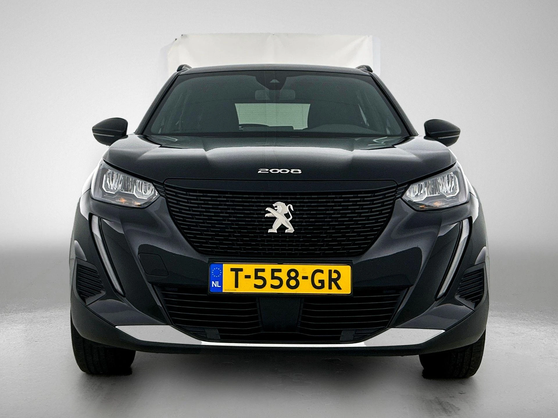 Peugeot-e-2008-image-4
