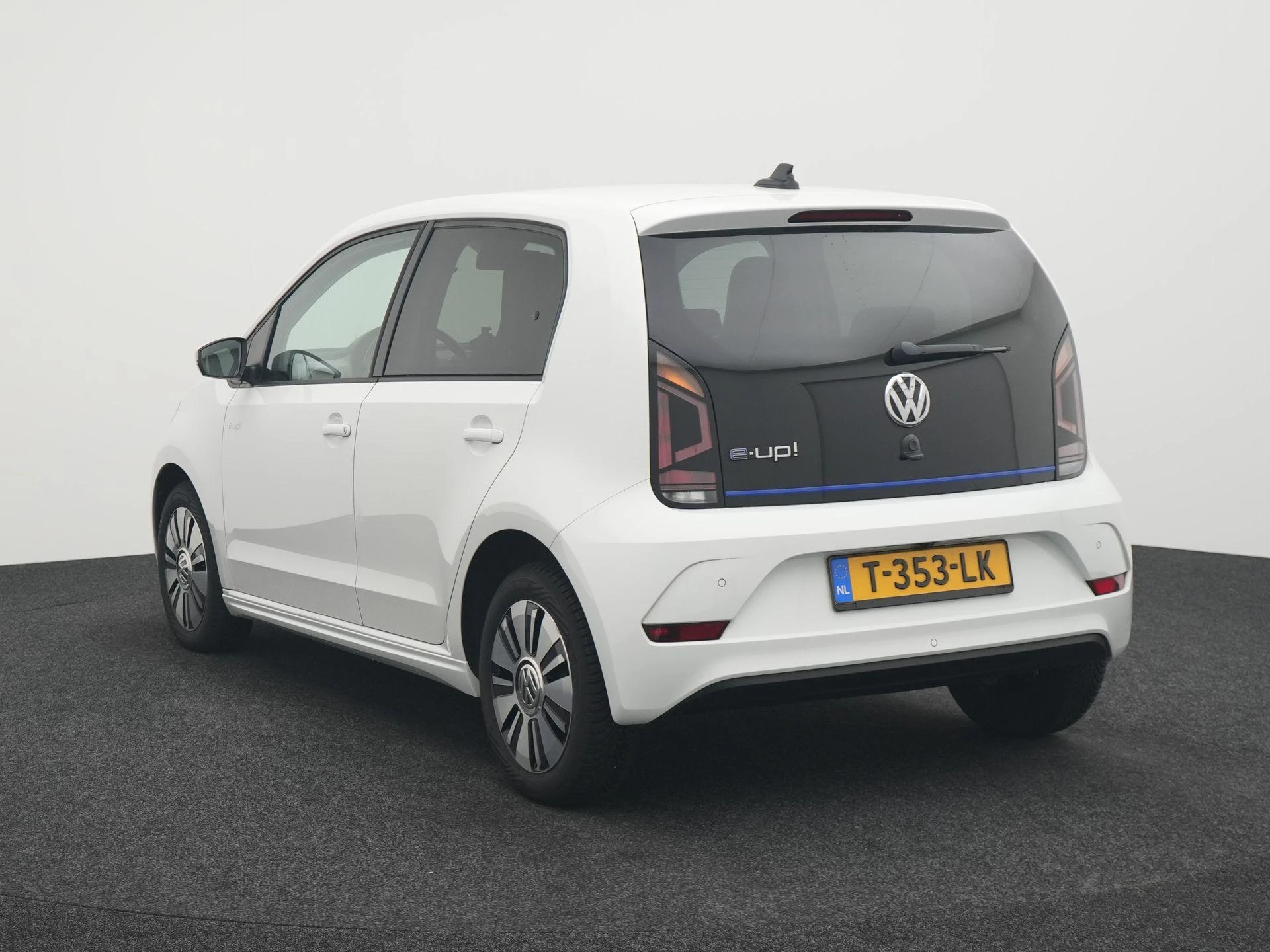 Volkswagen-e-up!-image-1