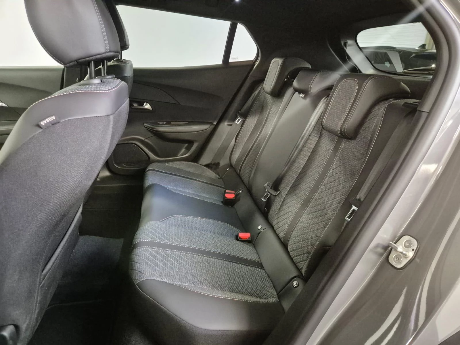 Peugeot 5008 1.2 HYBRID 145 e-DSC6 GT 7 seats + pano dak