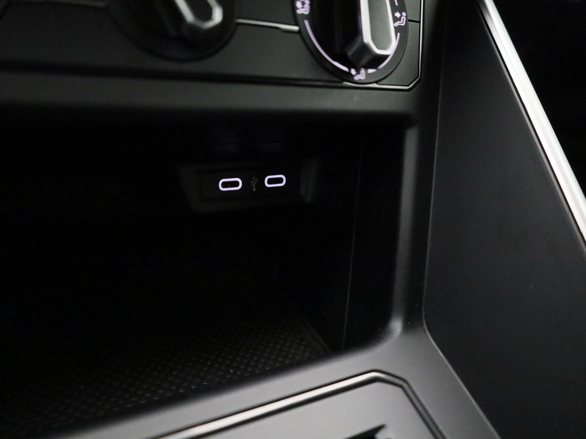 Volkswagen-Polo-image-23